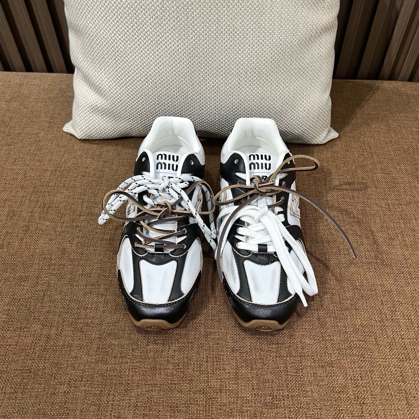 미우미우 X 뉴발란스 530 SL 가죽 스니커즈