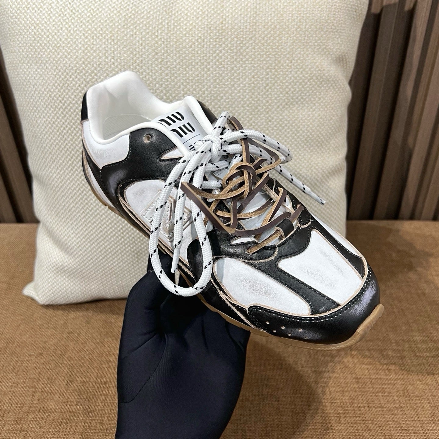 미우미우 X 뉴발란스 530 SL 가죽 스니커즈