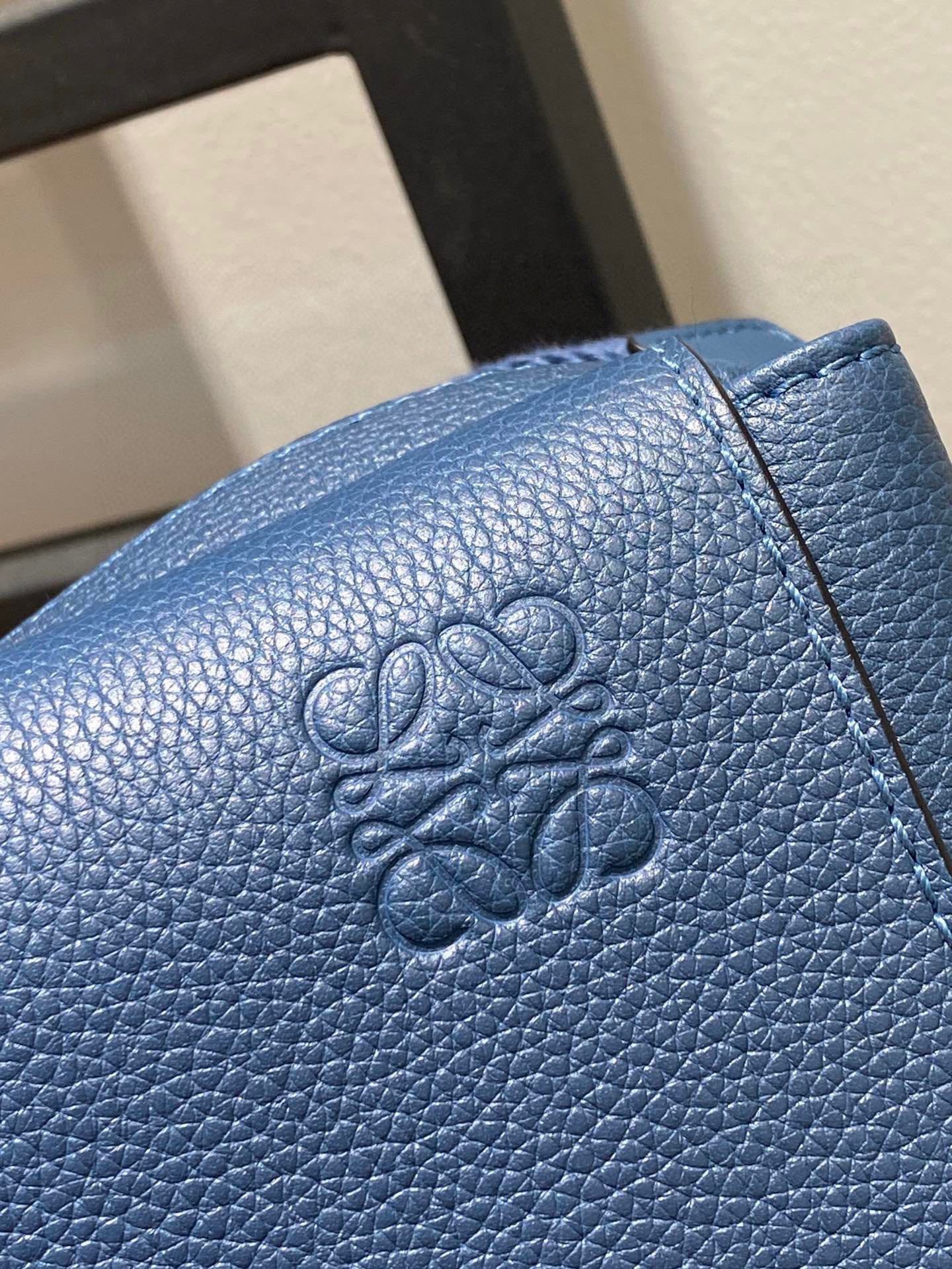 로에베 밀리터리 메신저 크로스백