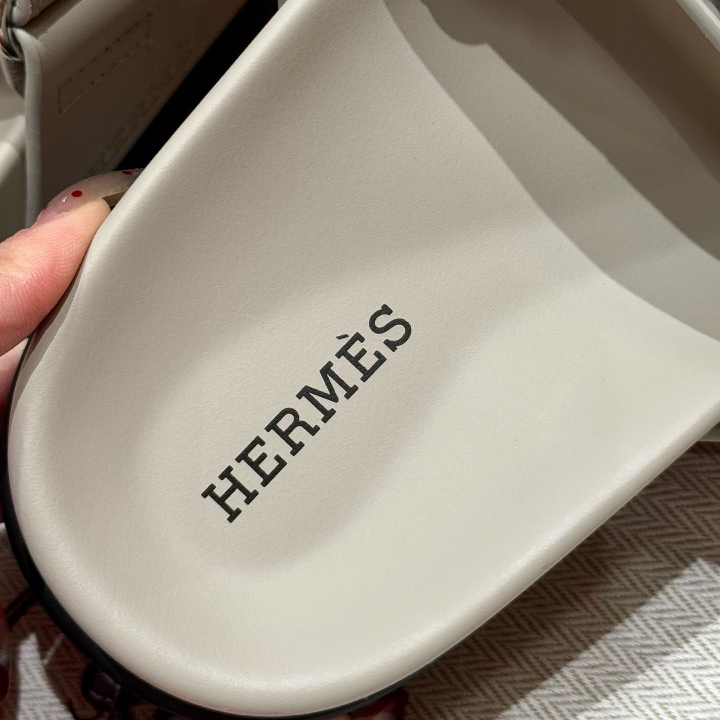 에르메스 CHYPRE 시프레 샌들 스위프트