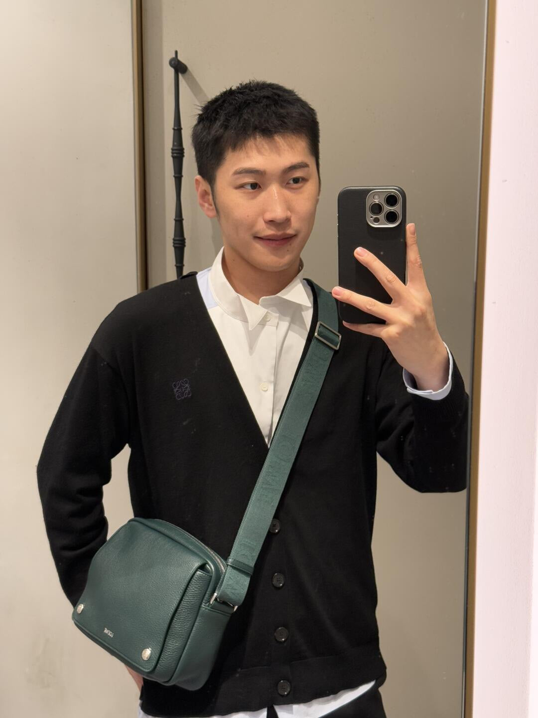로에베 페블 메신저백