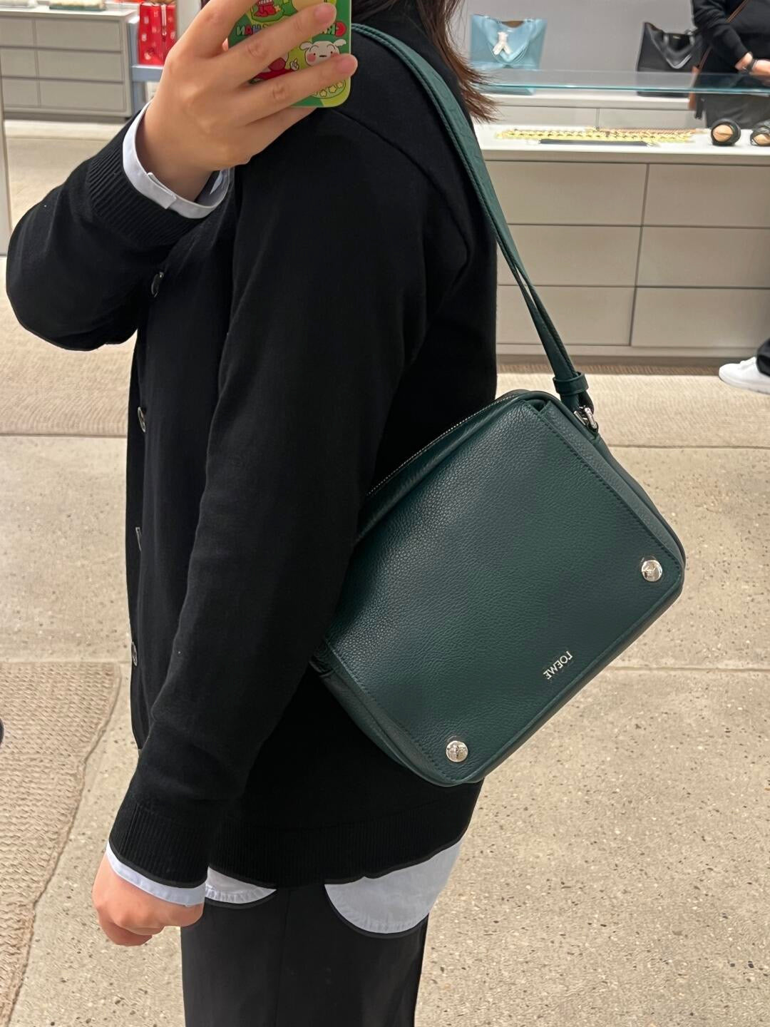 로에베 페블 메신저백