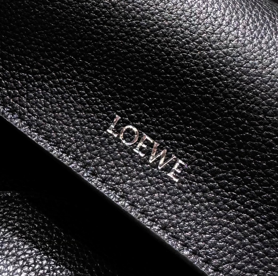 로에베 페블 메신저백