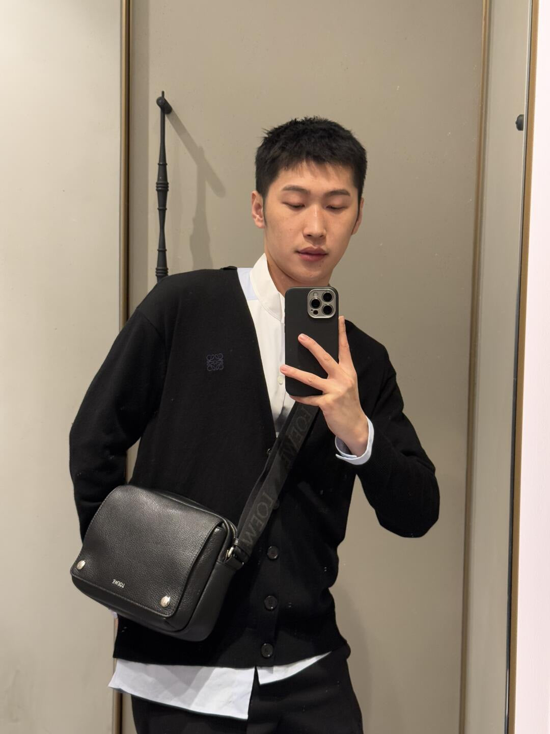 로에베 페블 메신저백