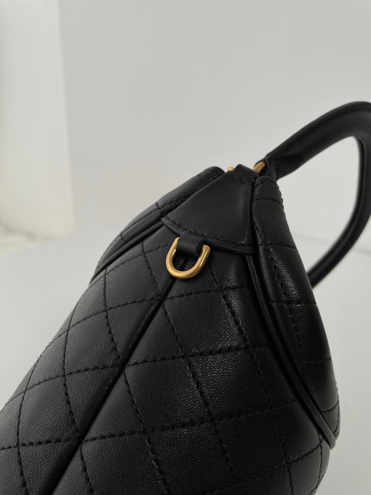 생로랑 가비 버킷백 램스킨 미니