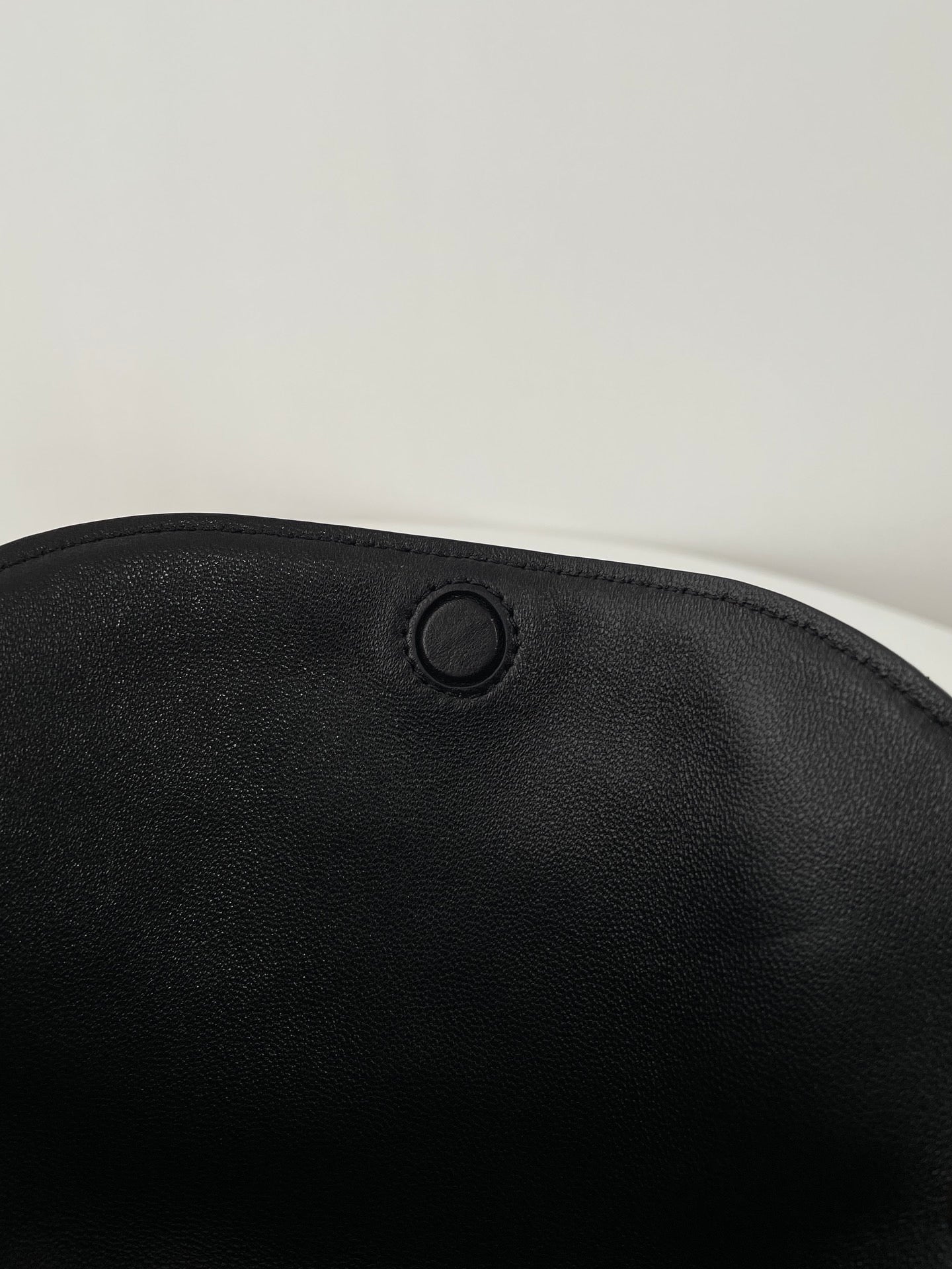 생로랑 가비 버킷백 램스킨 미니