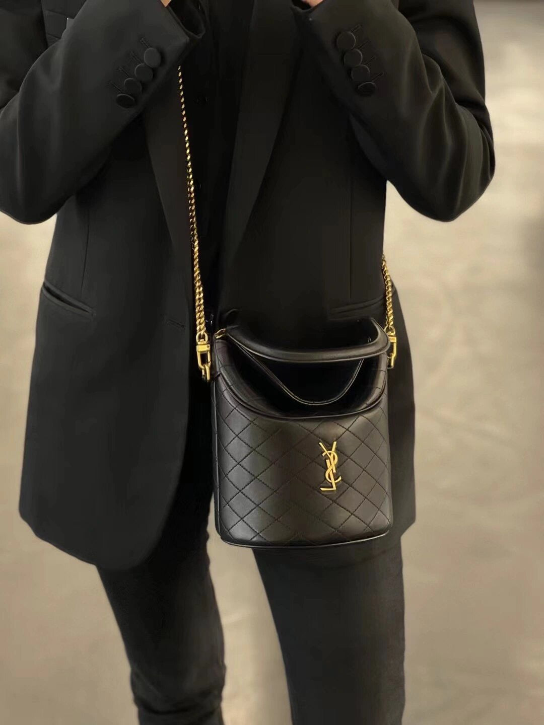 생로랑 가비 버킷백 램스킨 미니