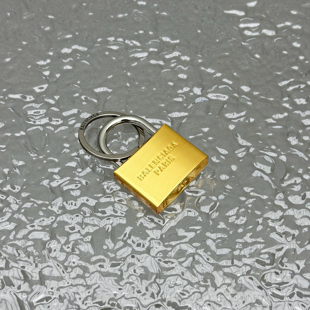 발렌시아가 골드 락 키링