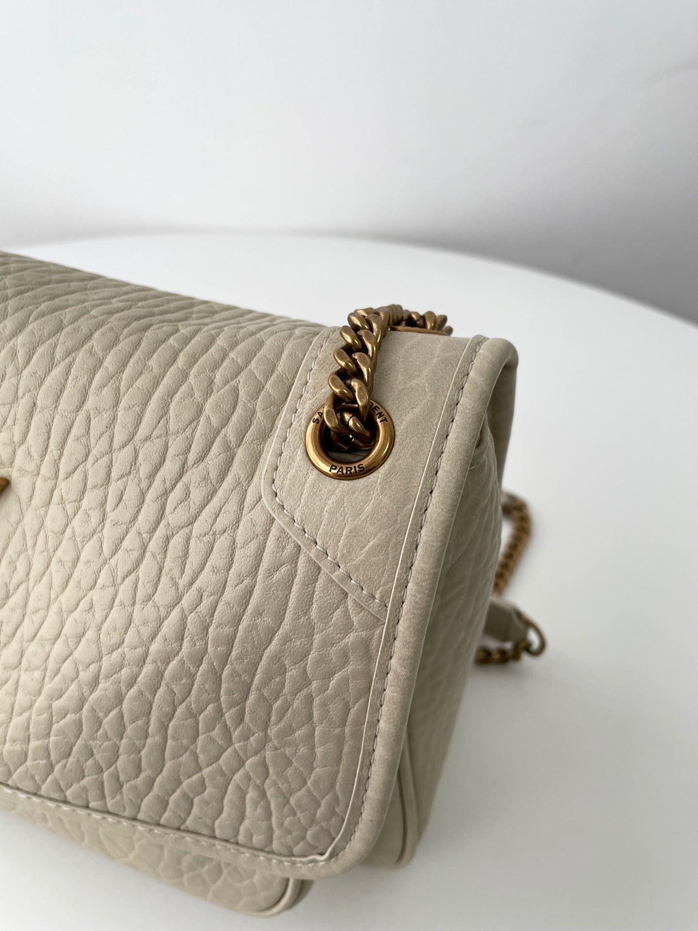 생로랑 니키백 그레인 램스킨  베이비