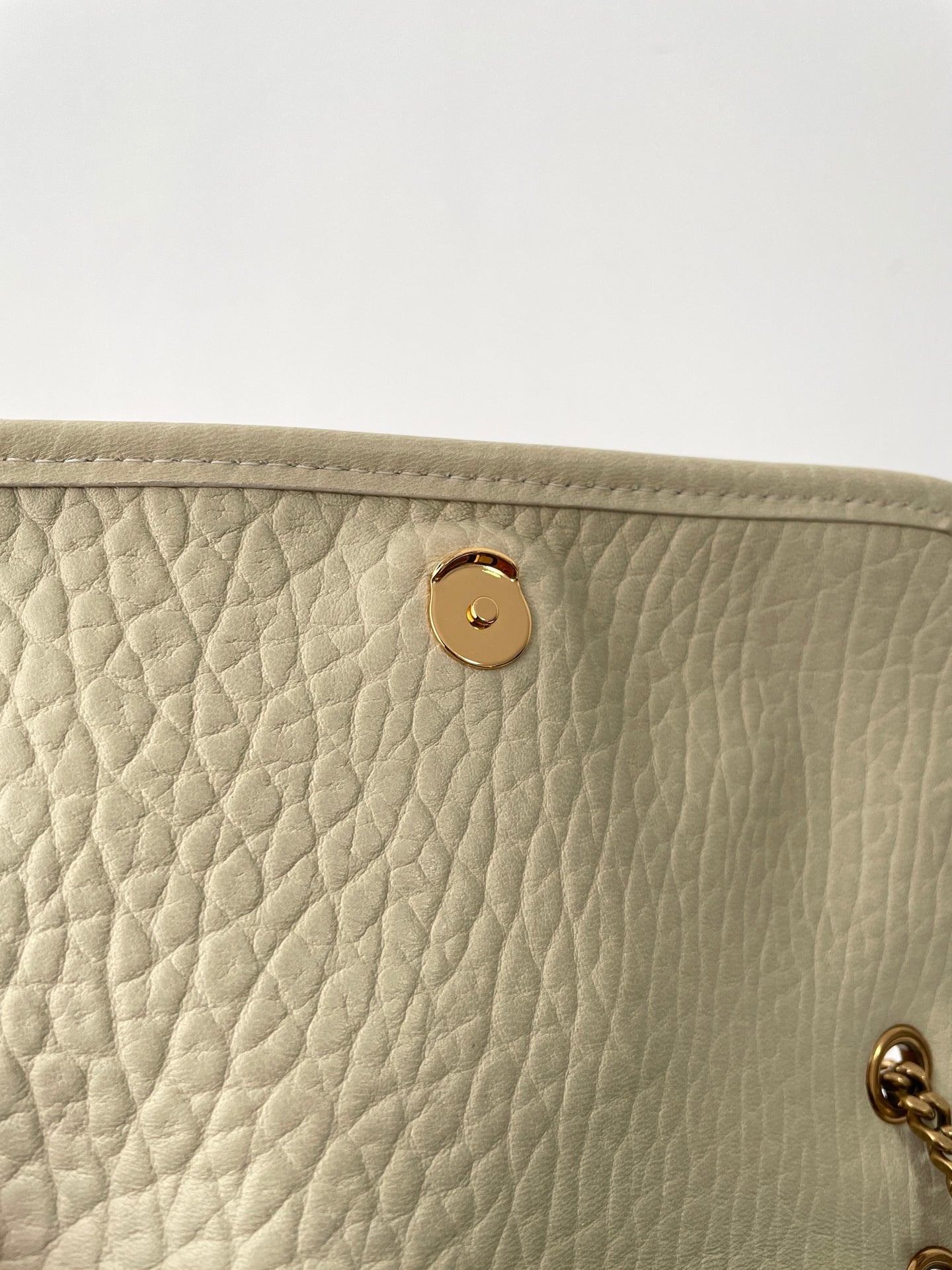 생로랑 니키백 그레인 램스킨  베이비