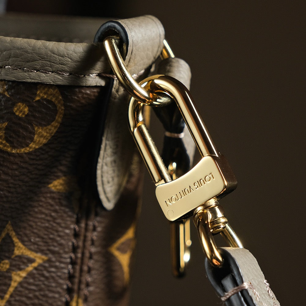 루이비통 네버풀 인사이드 아웃 BB