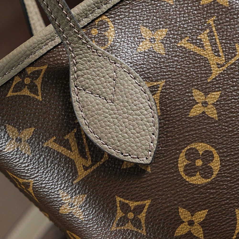 루이비통 네버풀 인사이드 아웃 BB