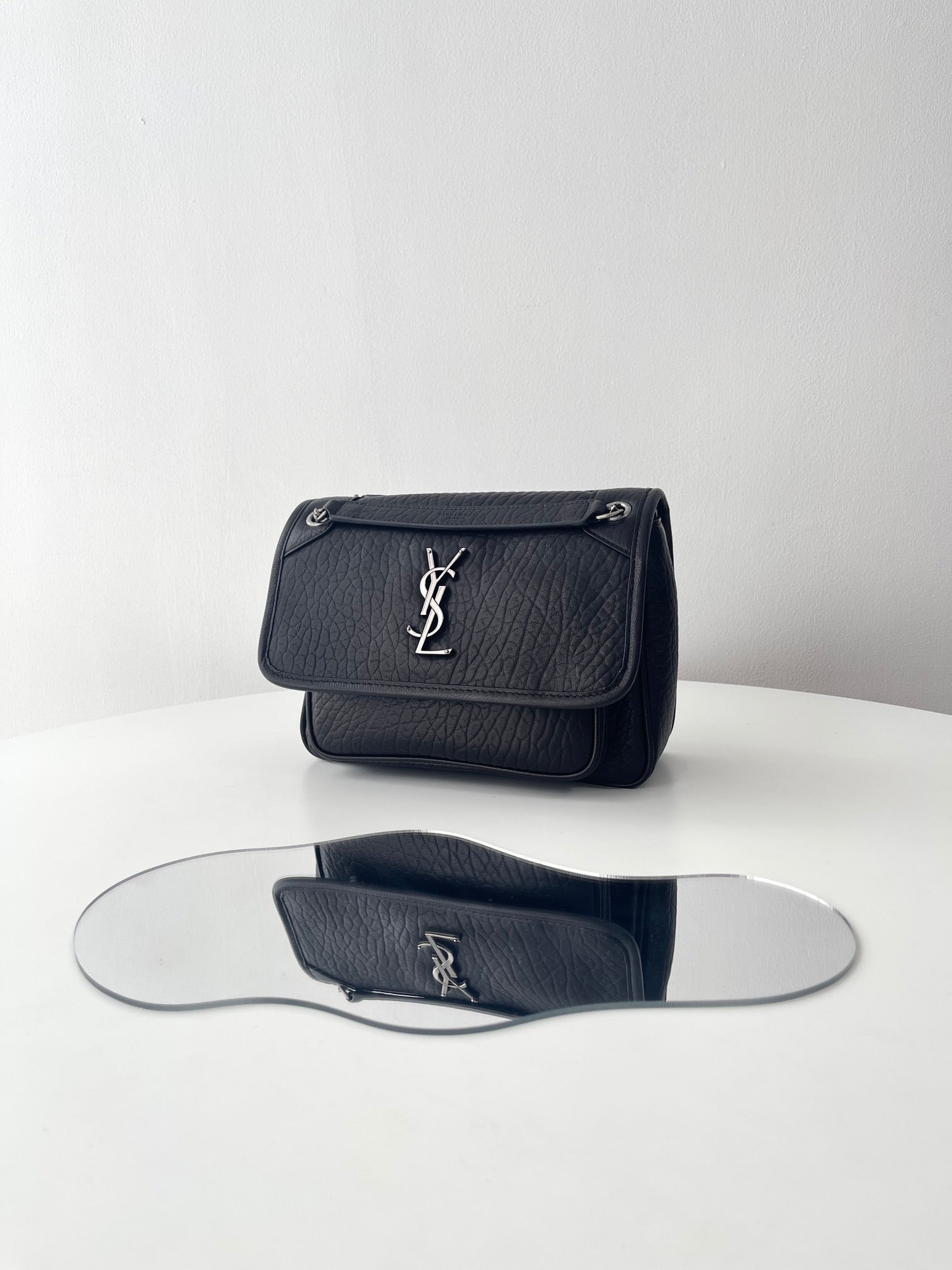 생로랑 니키백 그레인 램스킨  베이비