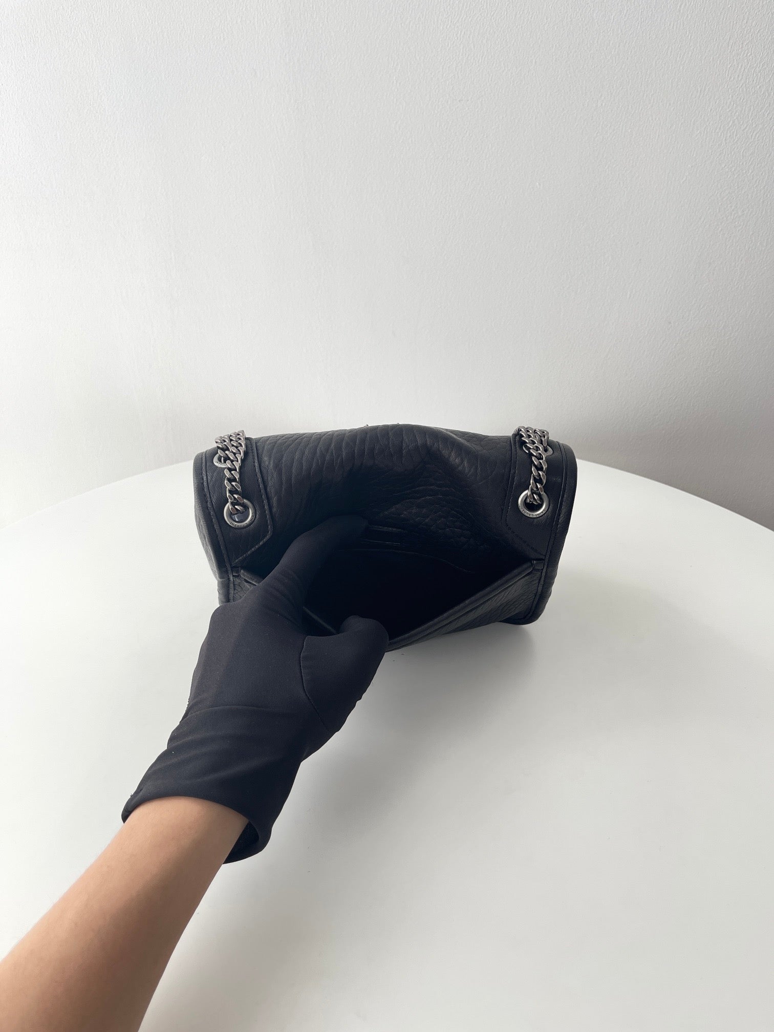 생로랑 니키백 그레인 램스킨  베이비