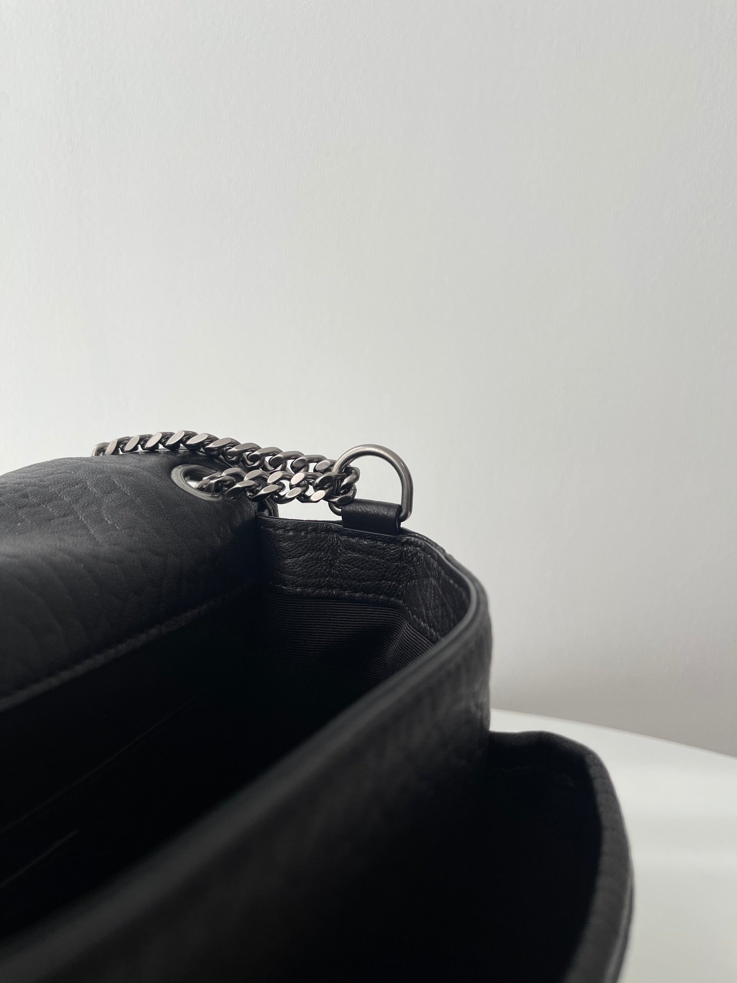 생로랑 니키백 그레인 램스킨  베이비