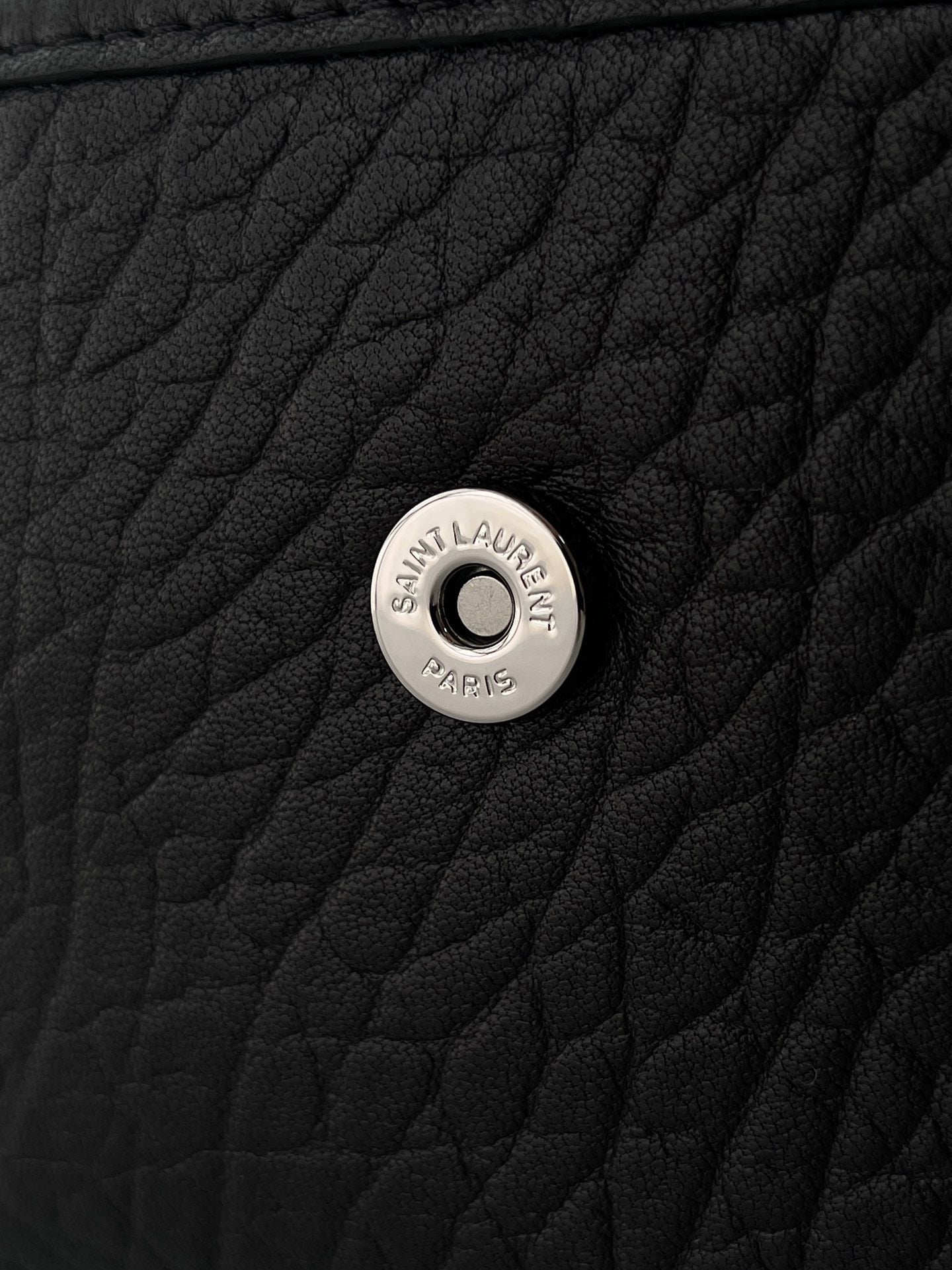 생로랑 니키백 그레인 램스킨  베이비