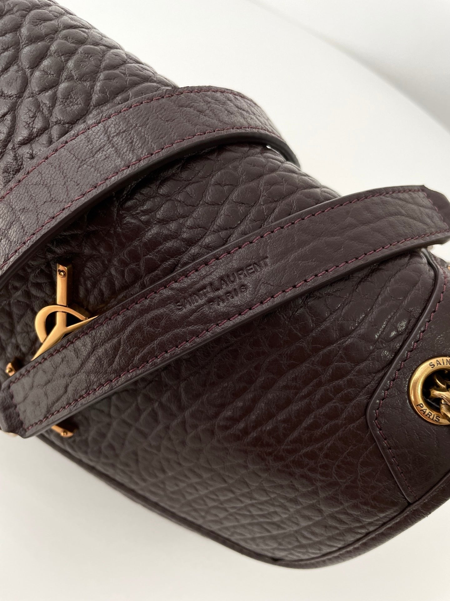 생로랑 니키백 그레인 램스킨  베이비