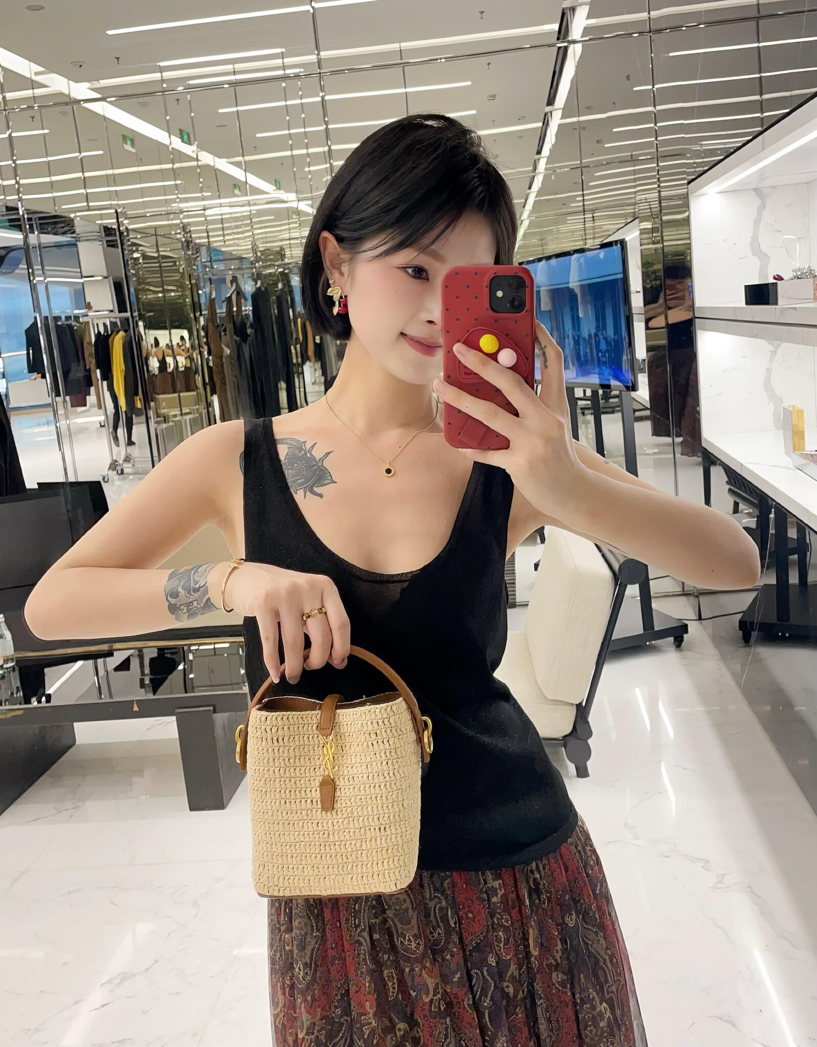 생로랑 LE37 로고 플라크 버킷백