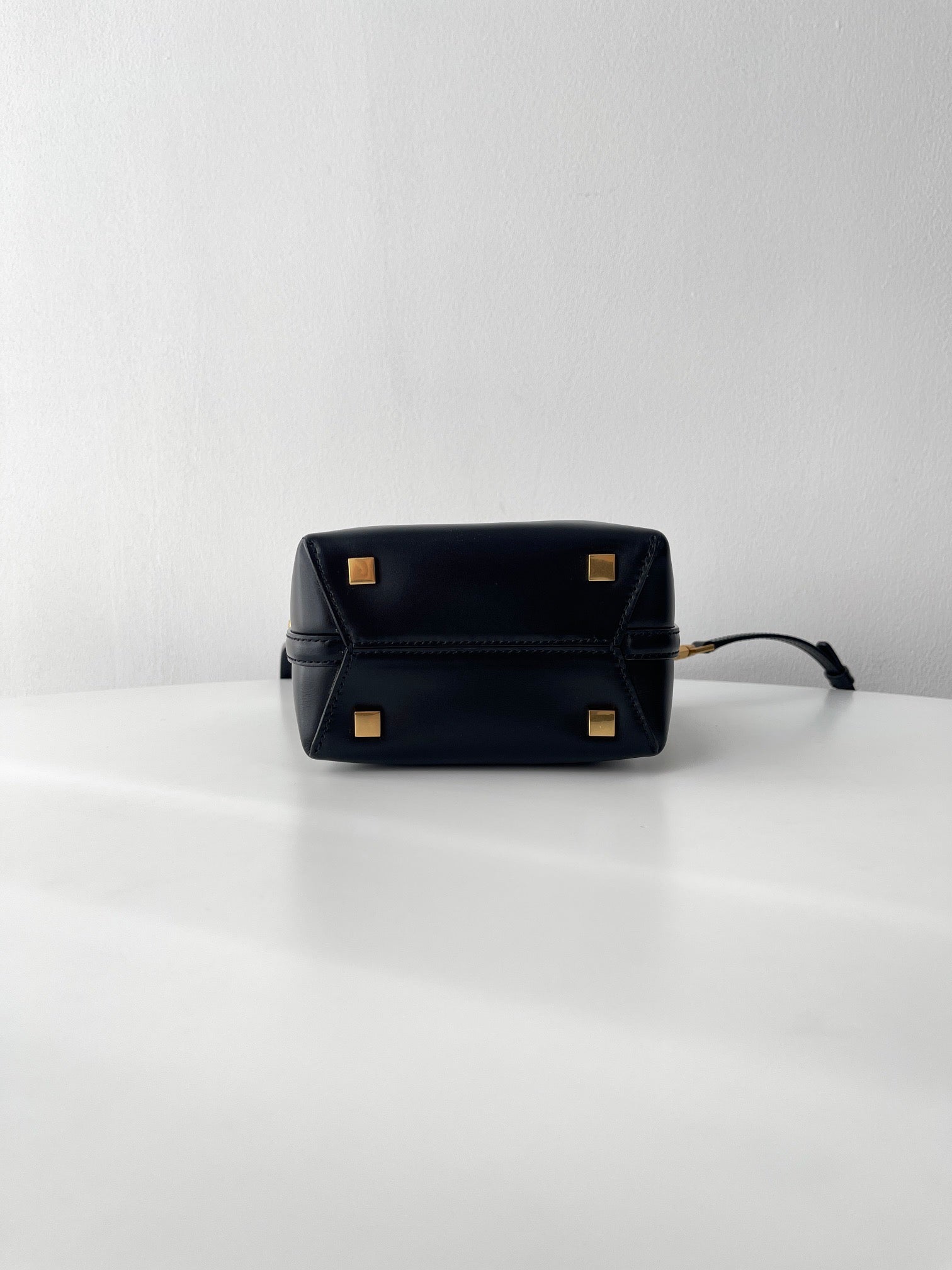 생로랑 LE 37 버킷백 미니