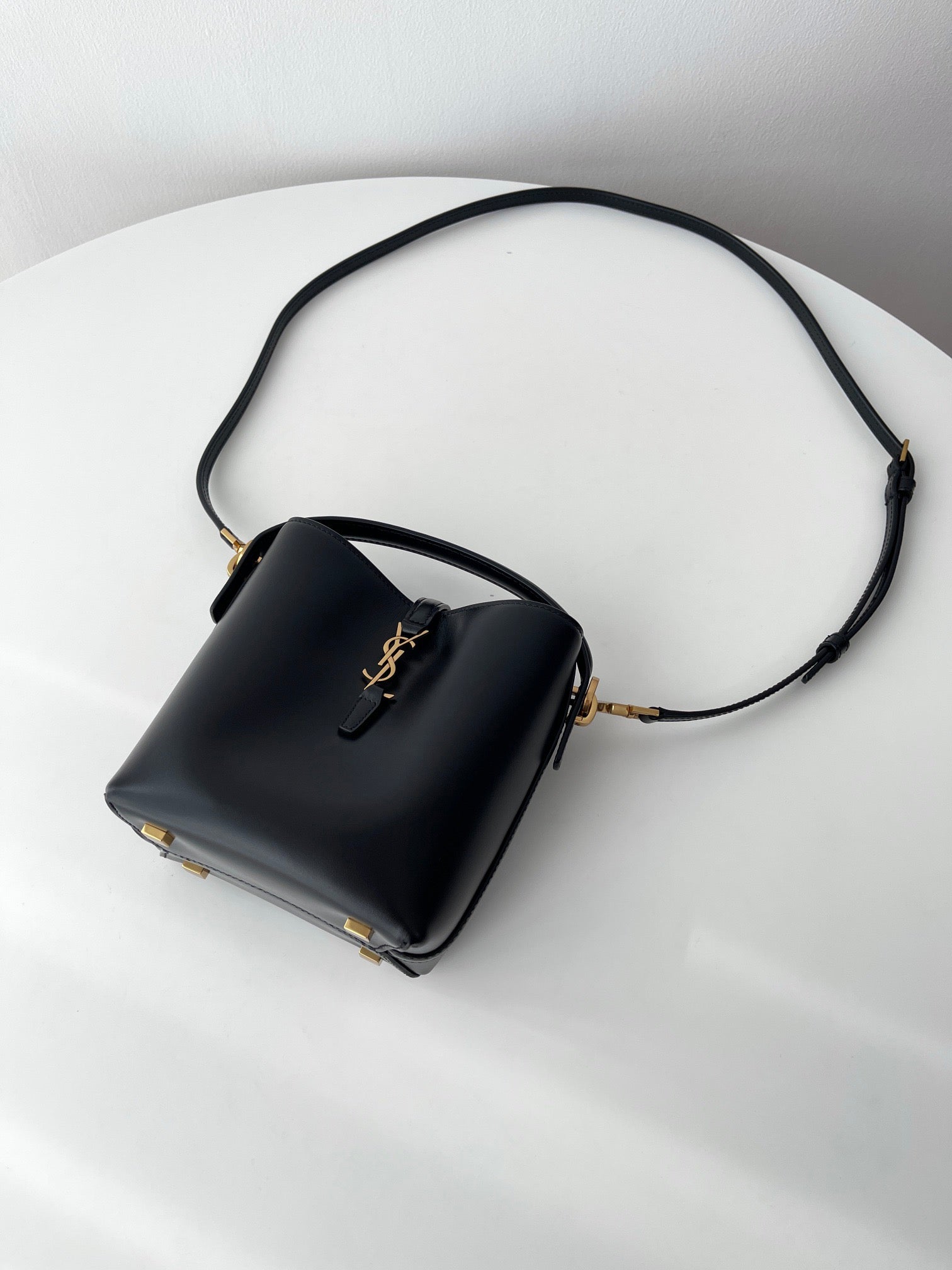 생로랑 LE 37 버킷백 미니