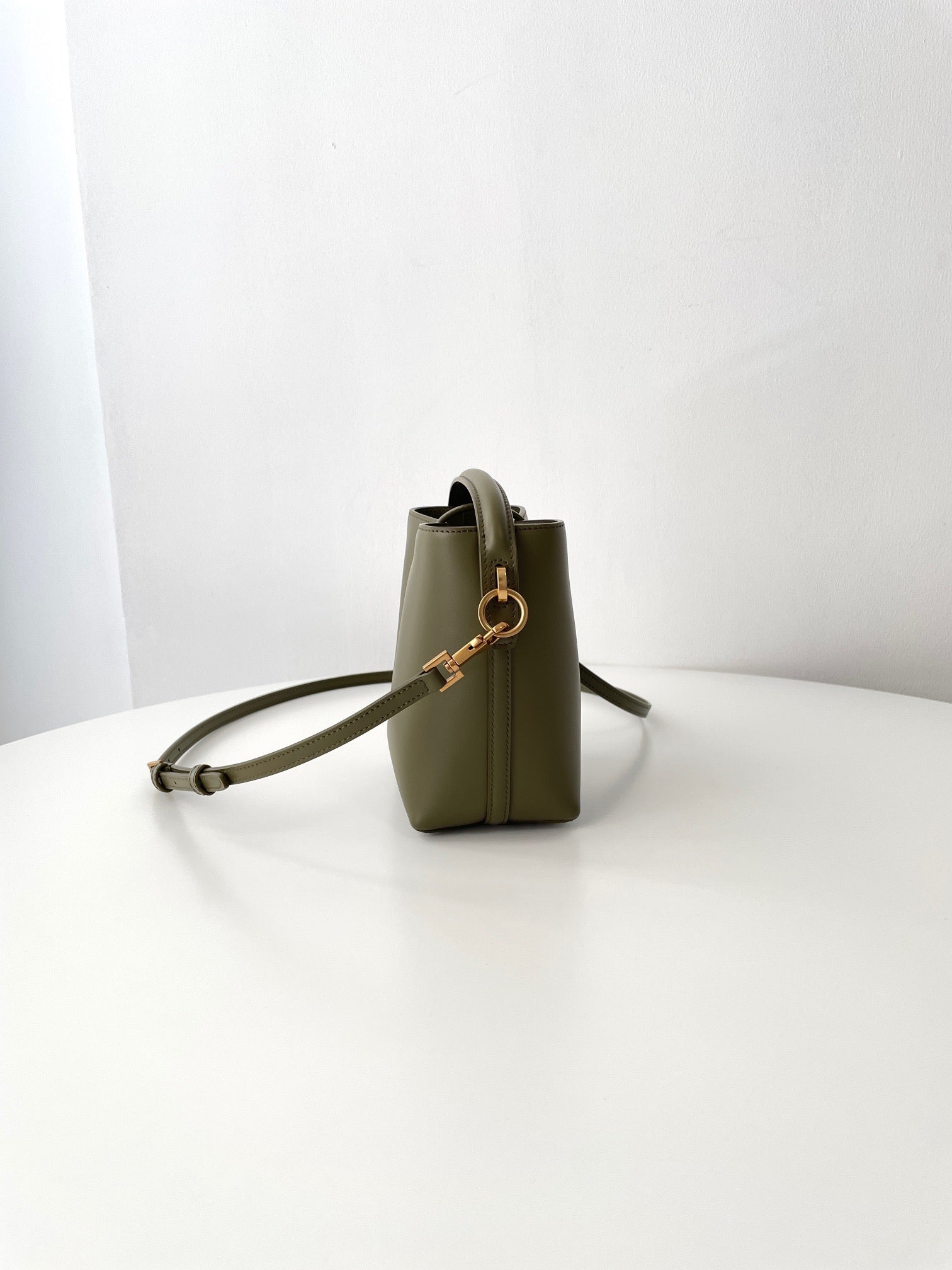 생로랑 LE 37 버킷백 미니