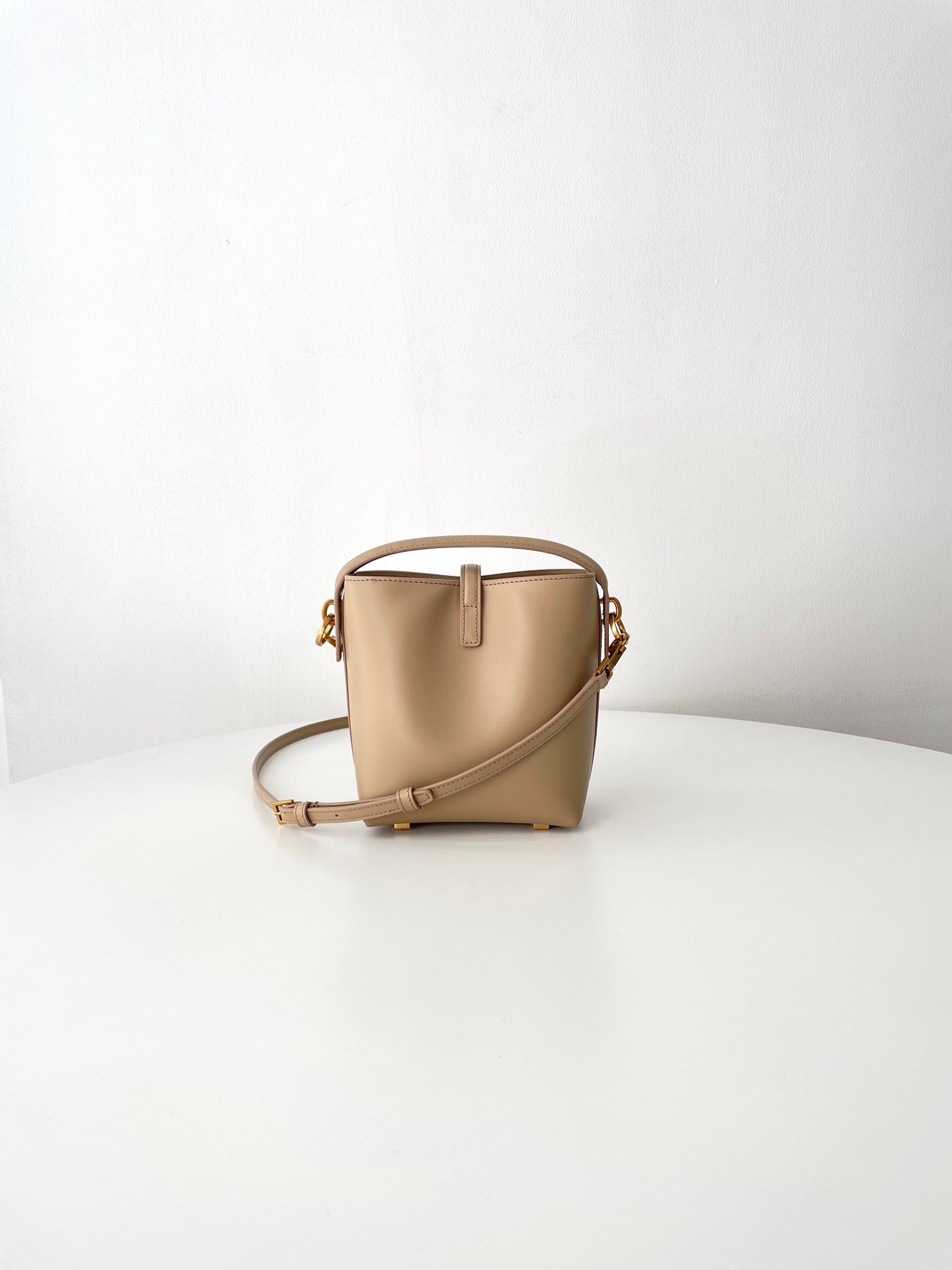 생로랑 LE 37 버킷백 미니