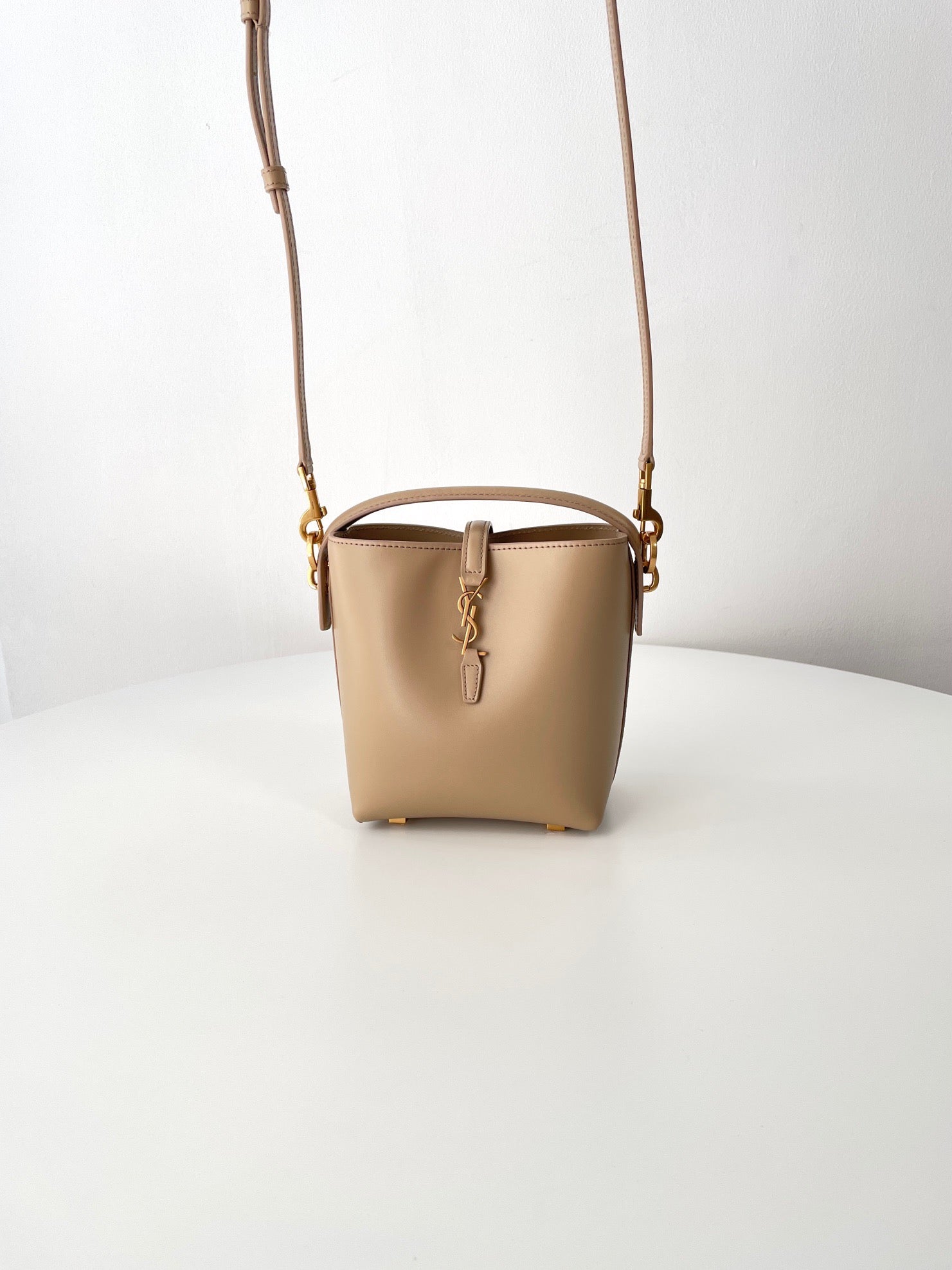 생로랑 LE 37 버킷백 미니