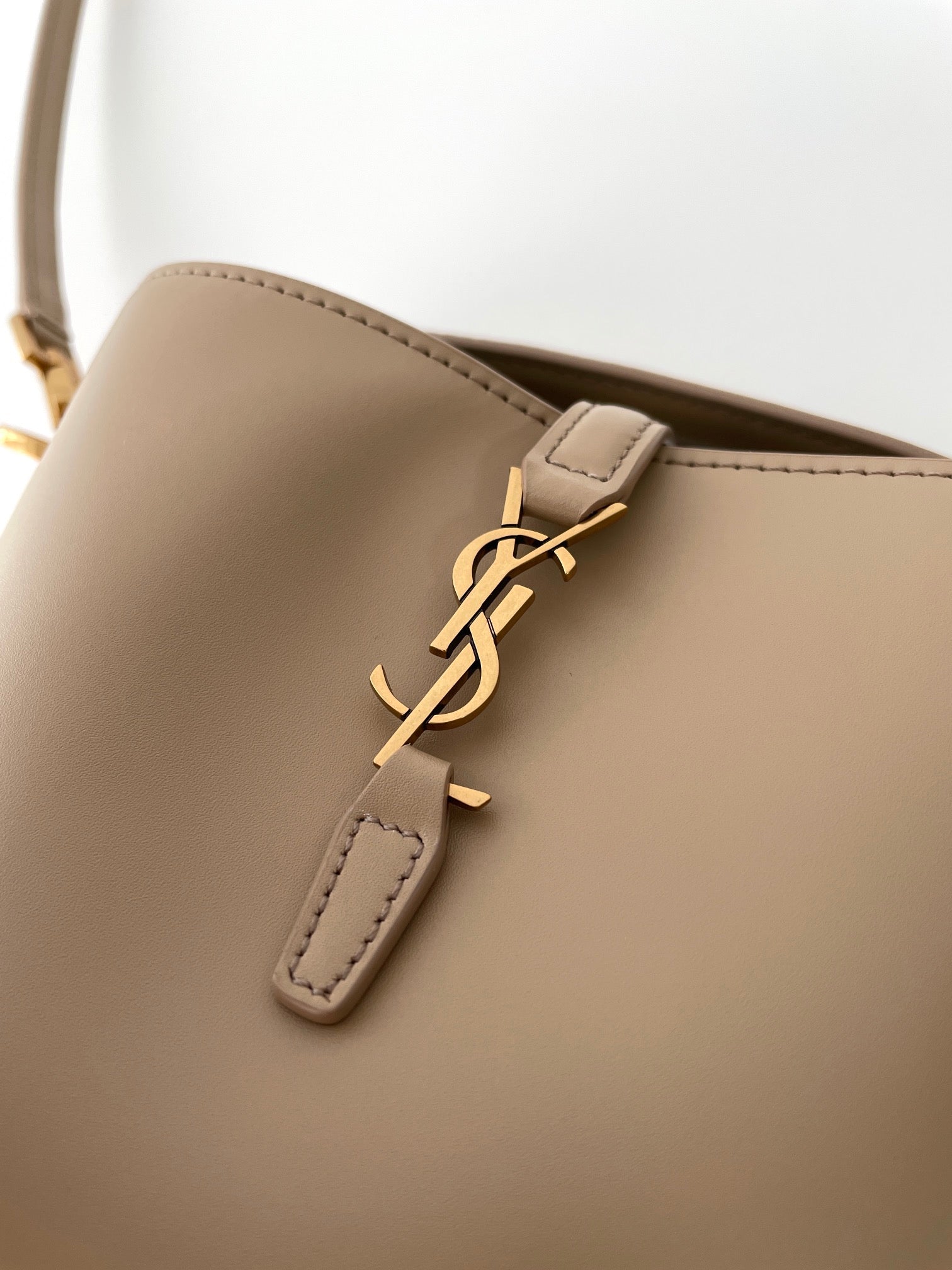 생로랑 LE 37 버킷백 미니