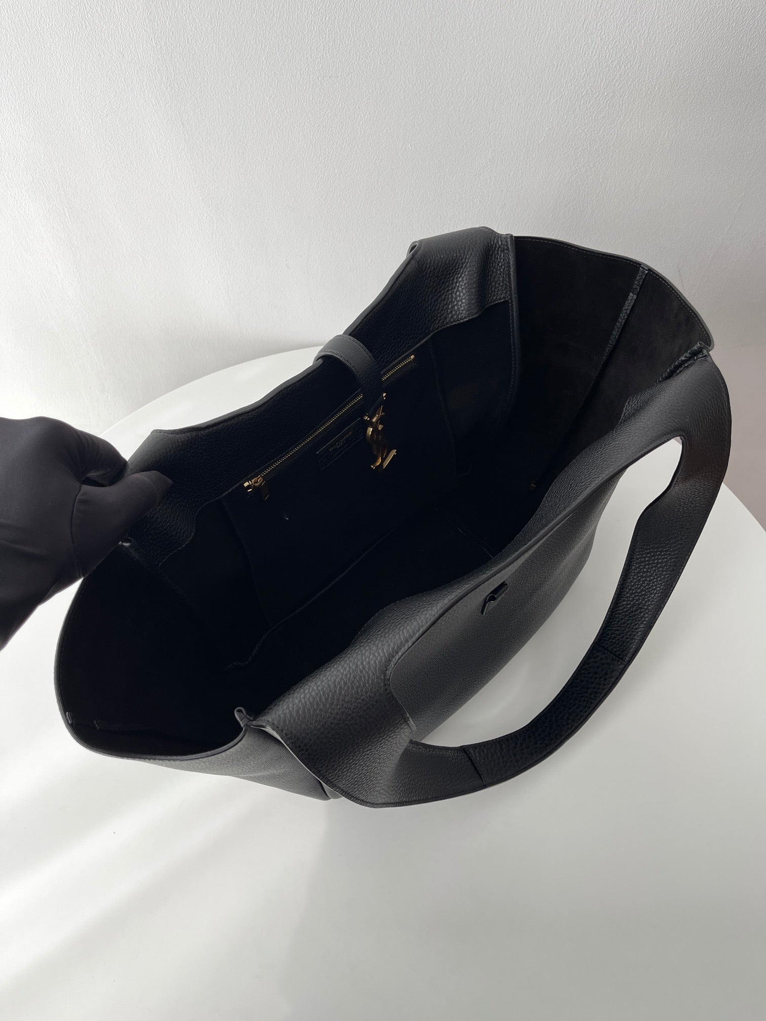 생로랑 LE 5À7 BEA 토트백 그레인 레더