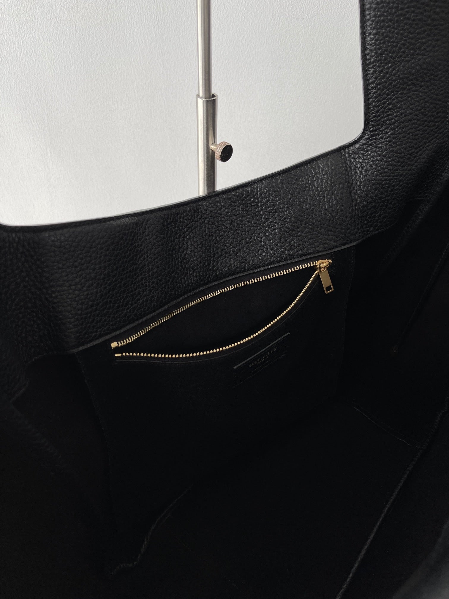 생로랑 LE 5À7 BEA 토트백 그레인 레더