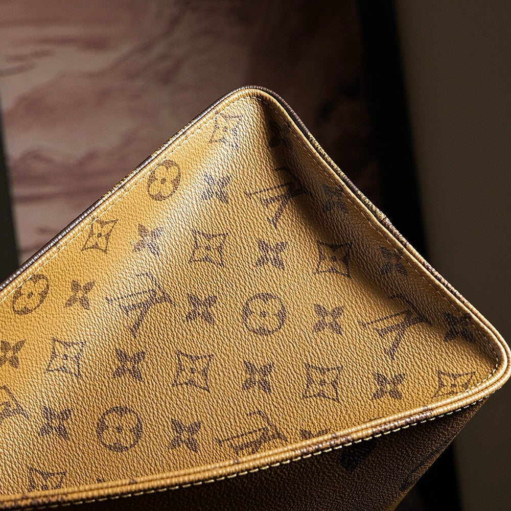 루이비통 온더고 토트백 GM