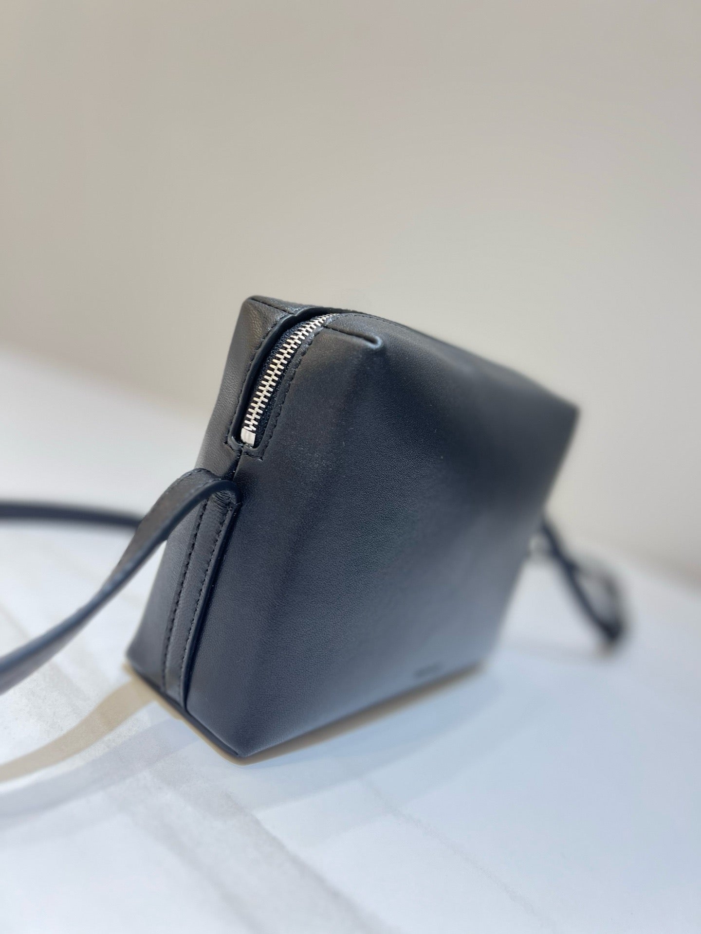 더로우 리젠트 레더 크로스바디백