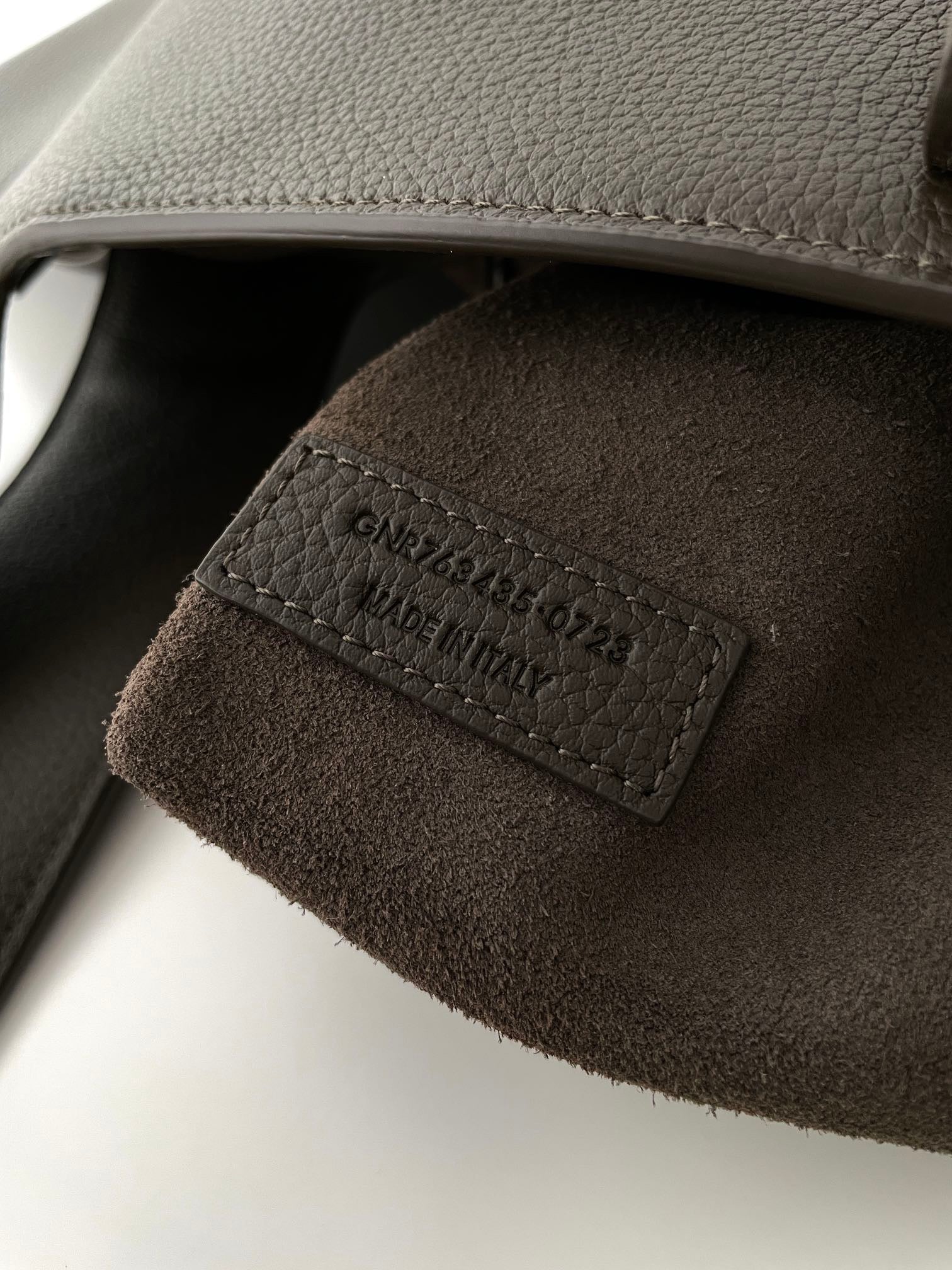 생로랑 LE 5À7 BEA 토트백 그레인 레더