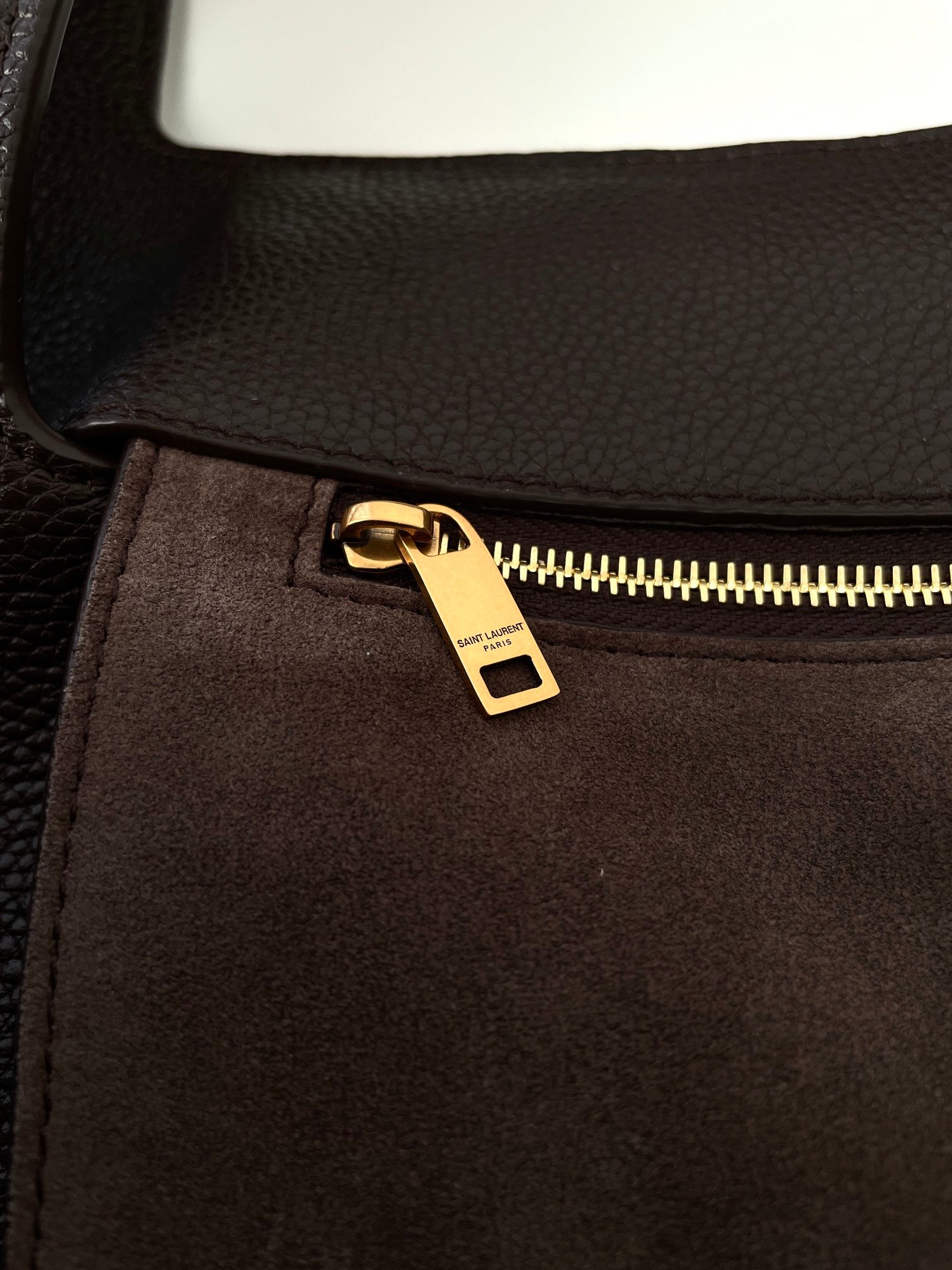 생로랑 LE 5À7 BEA 토트백 그레인 레더