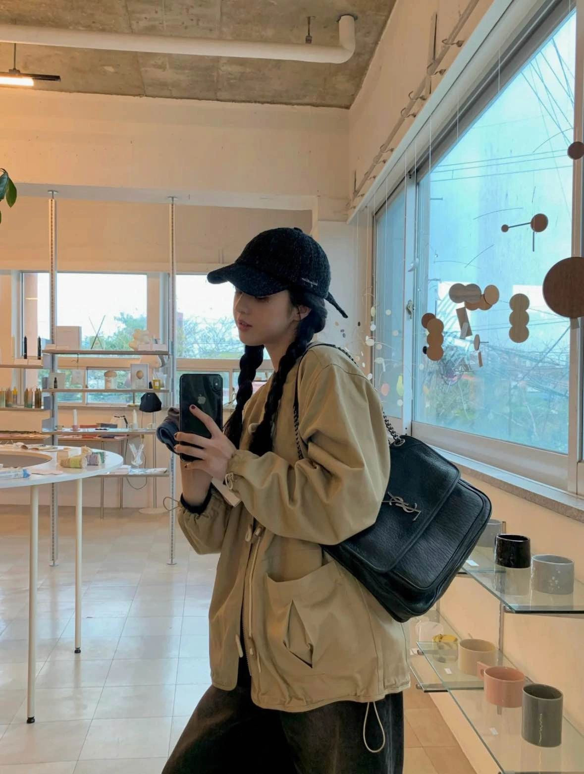 생로랑 니키백 그레인 램스킨 미디움