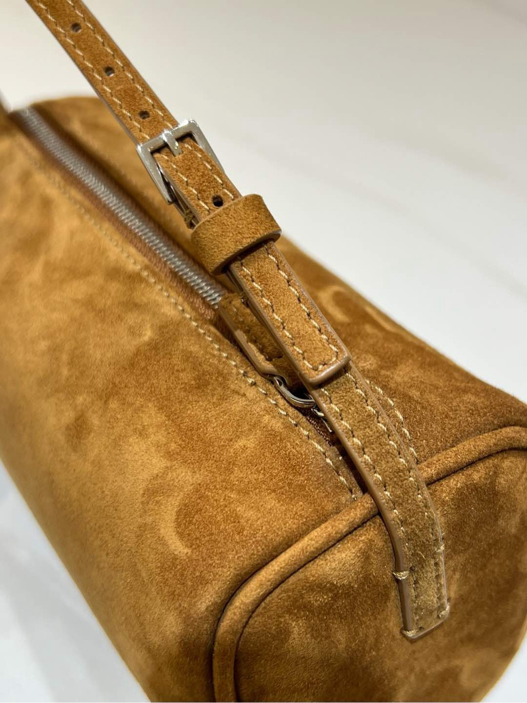 더로우 90'S 스웨이드 백