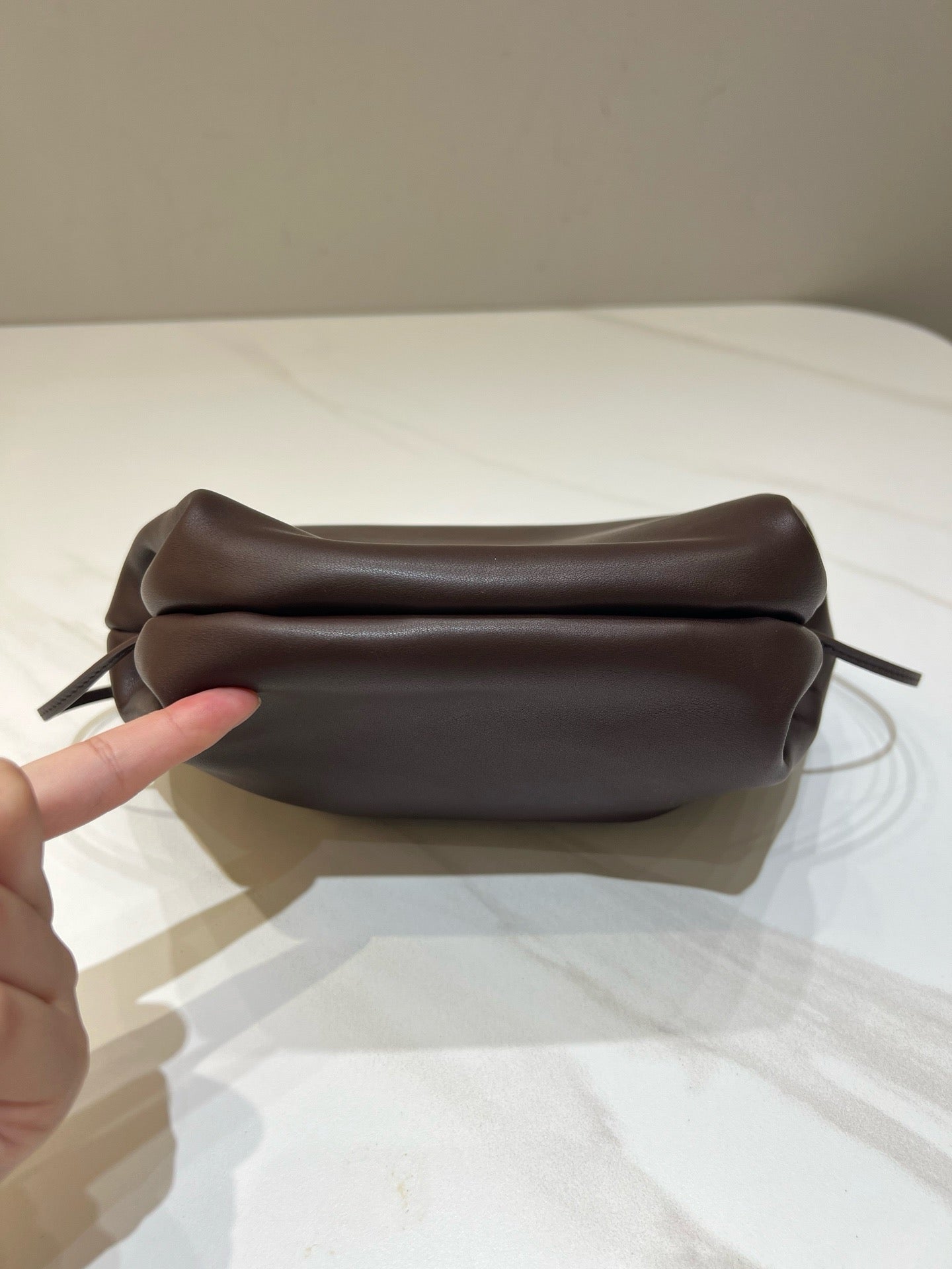 더로우 미라 클러치백