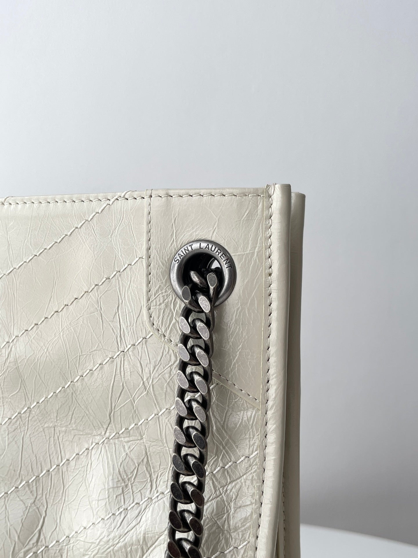 생로랑 니키 쇼핑백 빈티지 레더 미디움