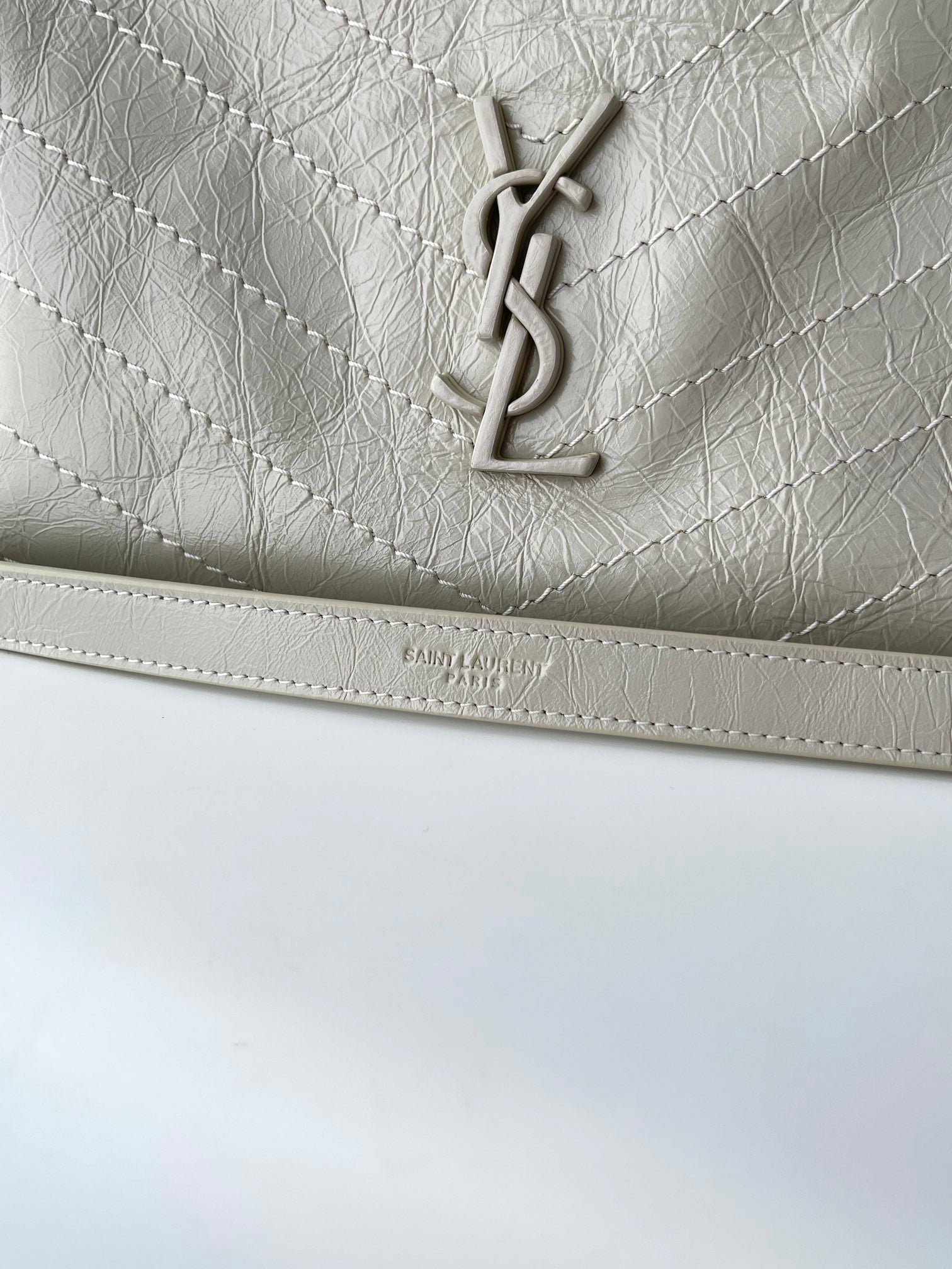 생로랑 니키 쇼핑백 빈티지 레더 미디움