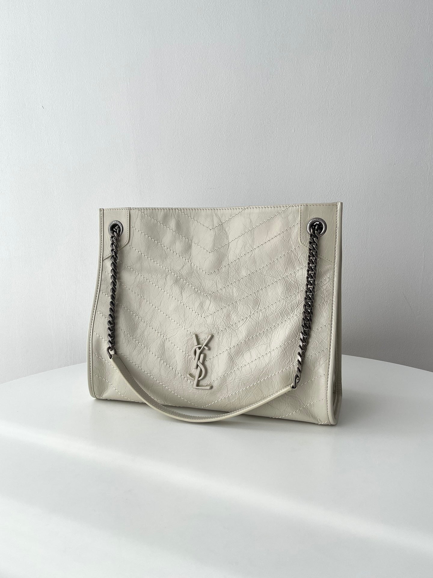 생로랑 니키 쇼핑백 빈티지 레더 미디움