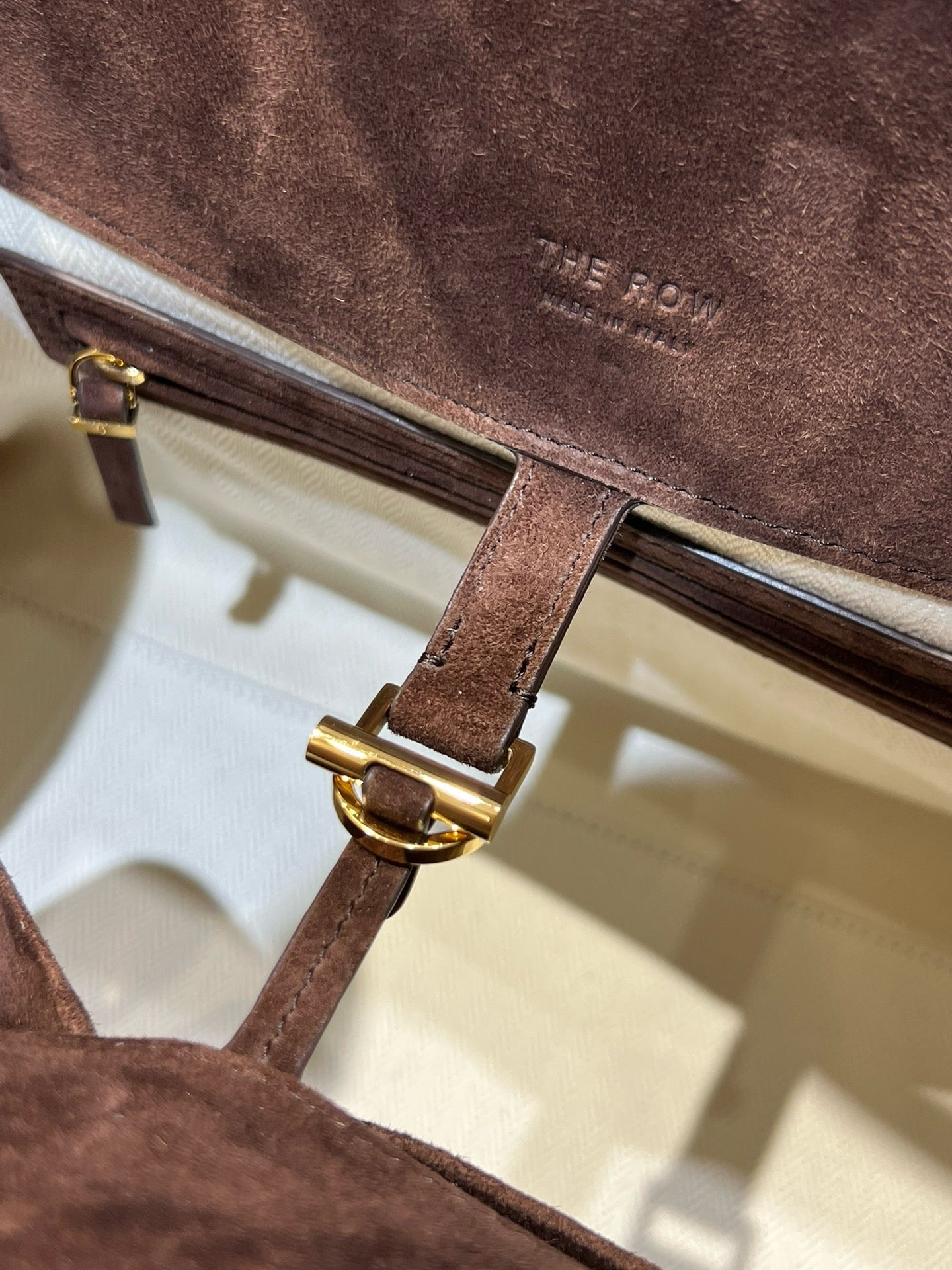 더로우 마고백 15 스웨이드