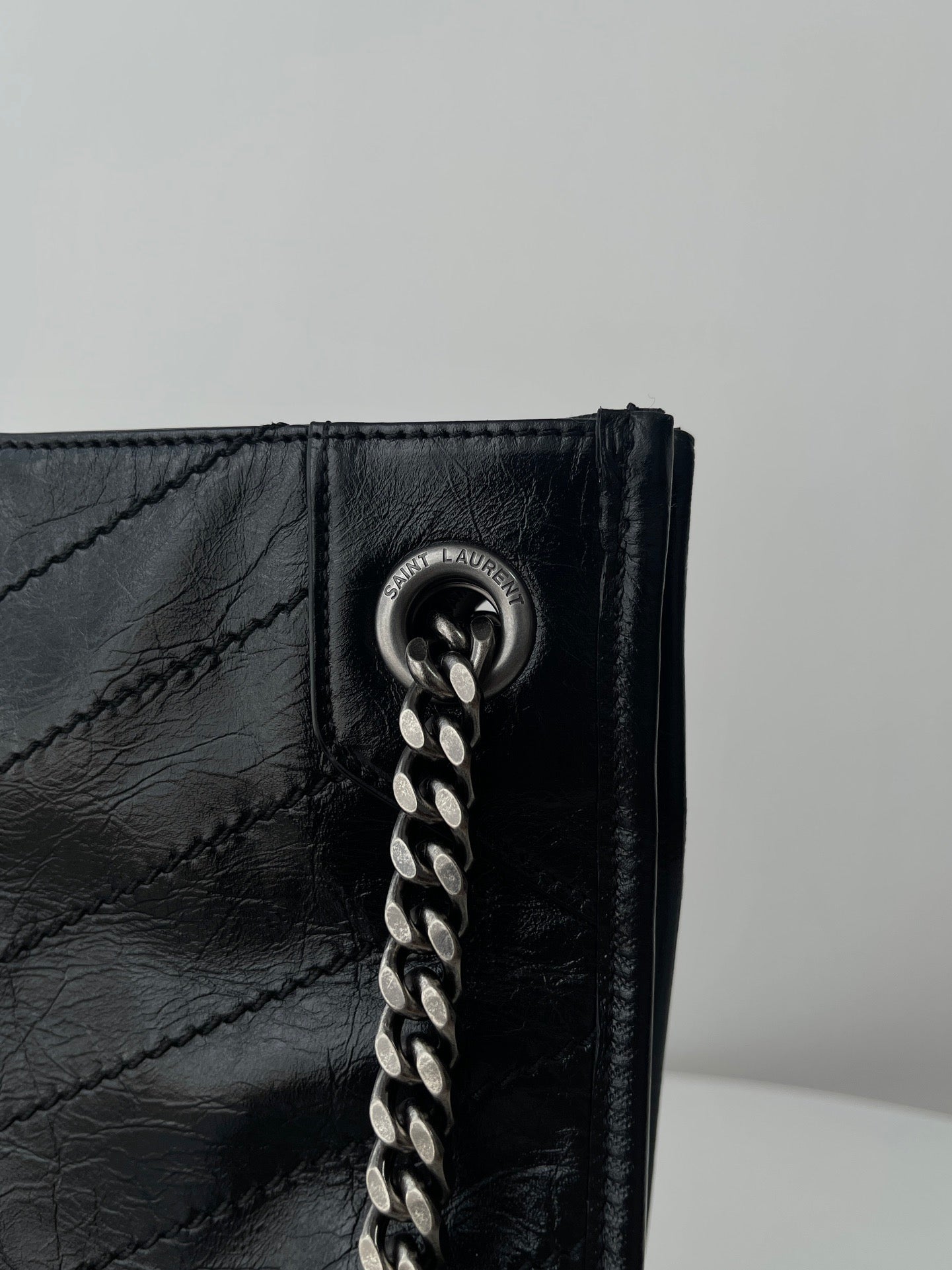 생로랑 니키 쇼핑백 빈티지 레더 미디움