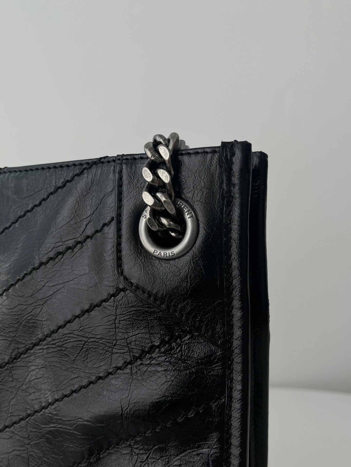 생로랑 니키 쇼핑백 빈티지 레더 미디움