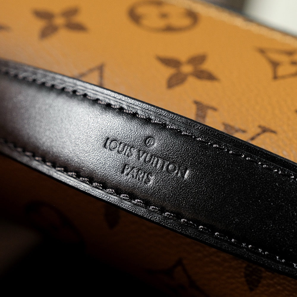 루이비통 리버스 포쉐트 메티스