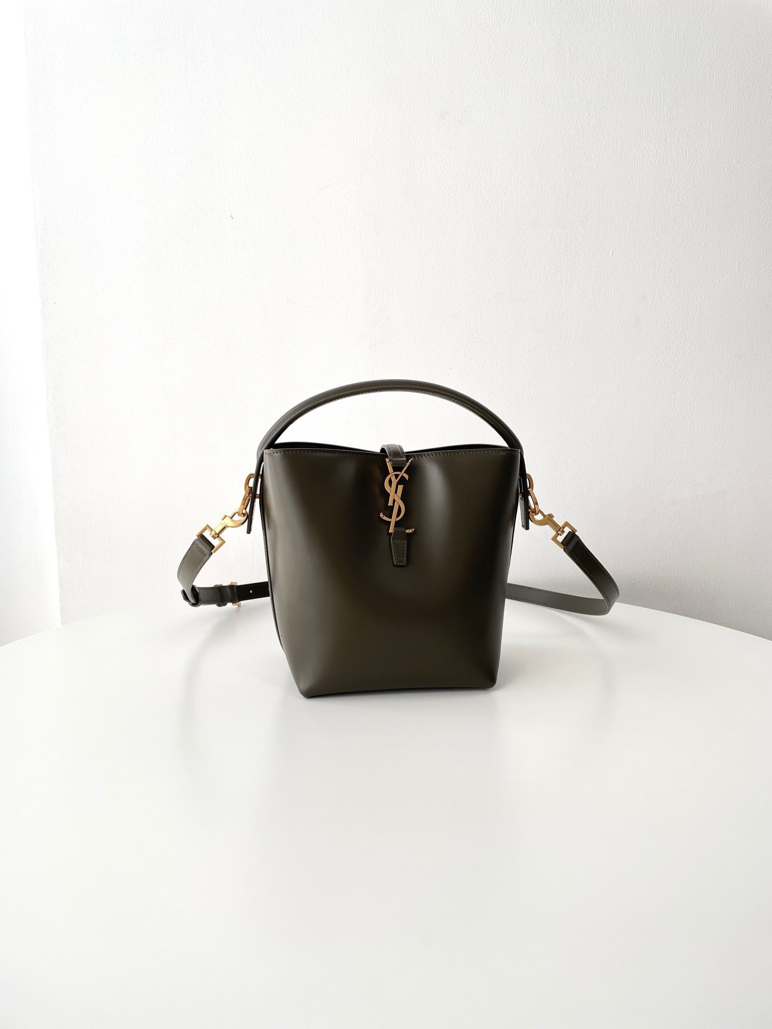 생로랑 LE 37 버킷백 스몰