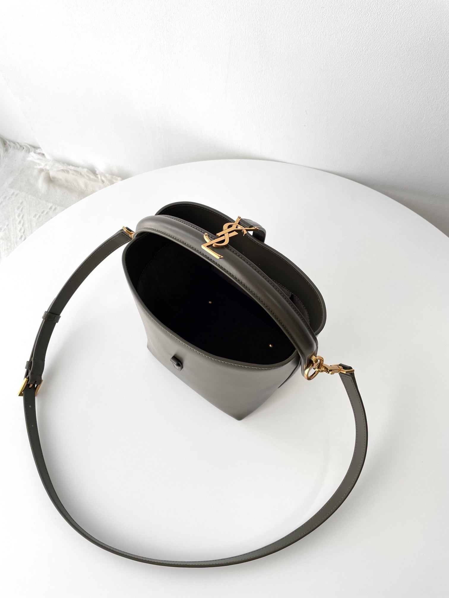 생로랑 LE 37 버킷백 스몰