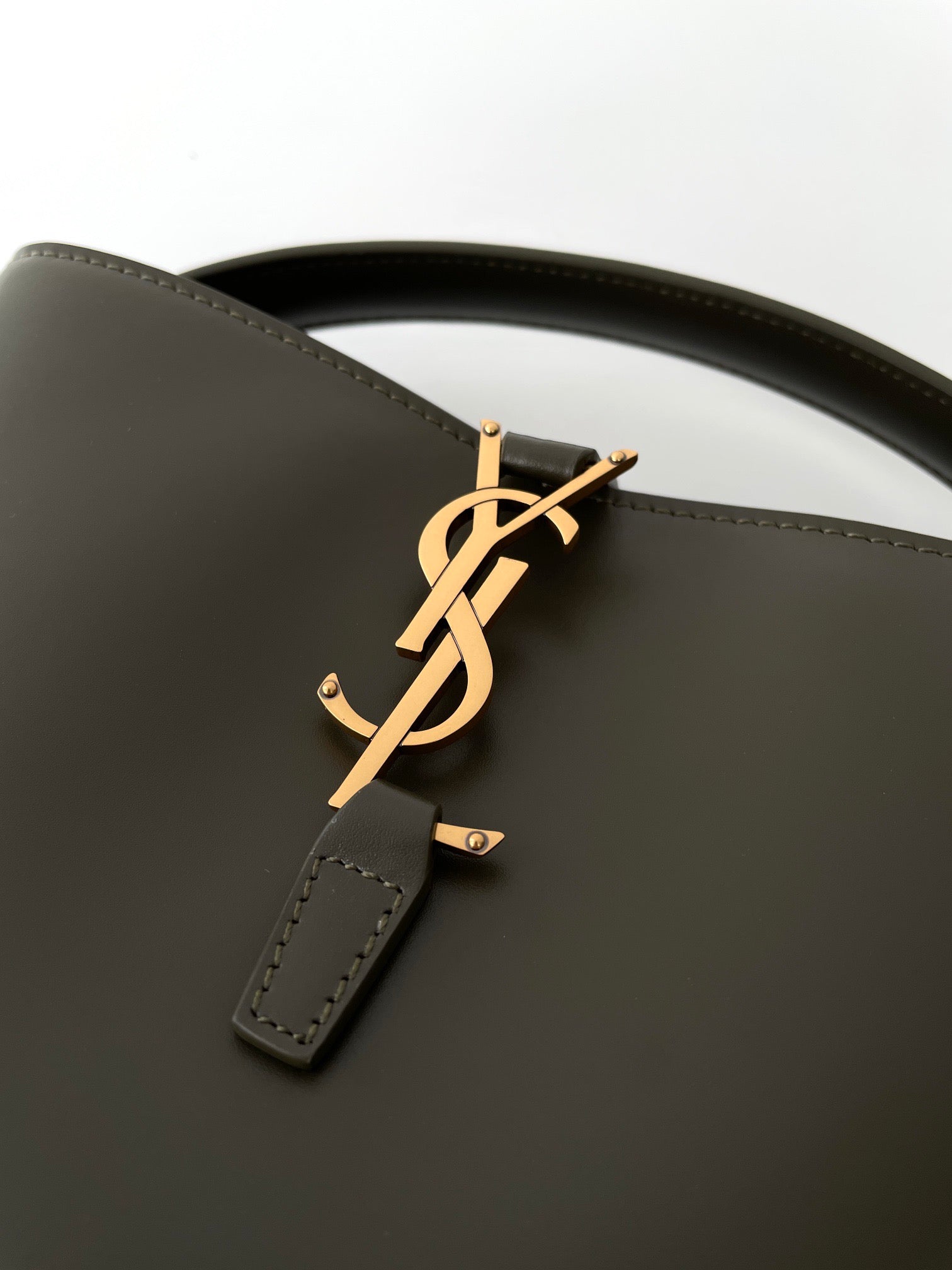 생로랑 LE 37 버킷백 스몰