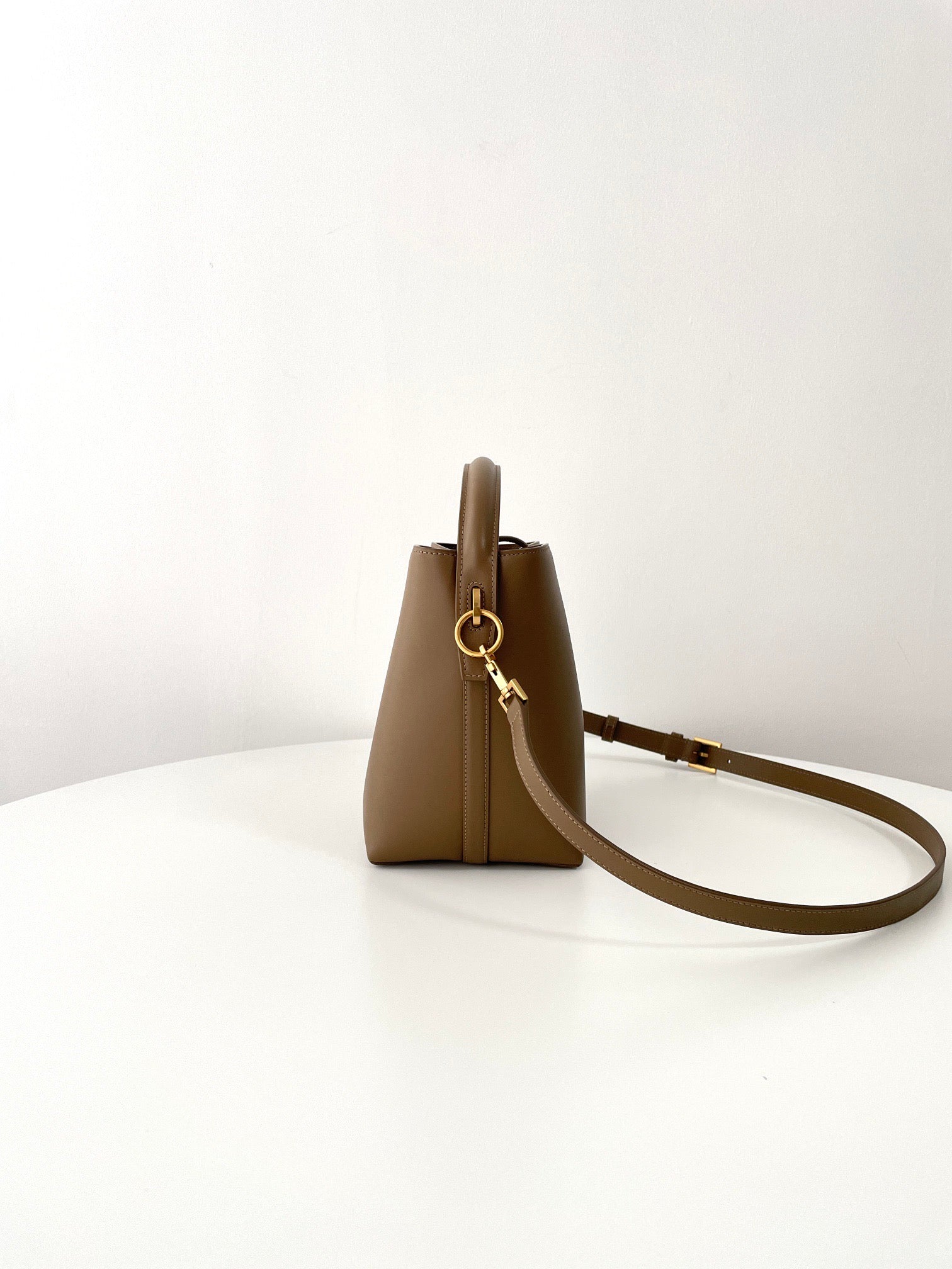 생로랑 LE 37 버킷백 스몰