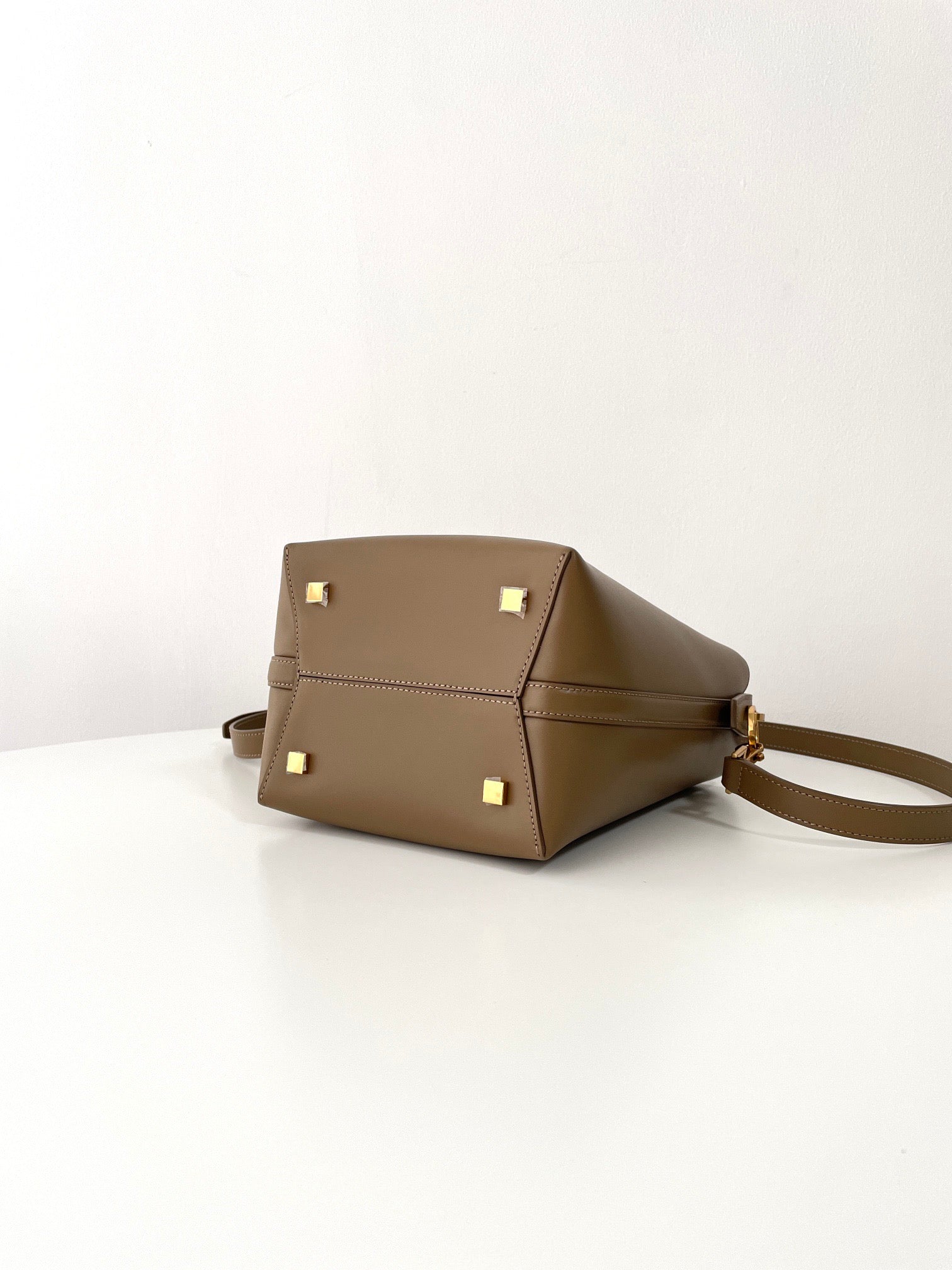 생로랑 LE 37 버킷백 스몰