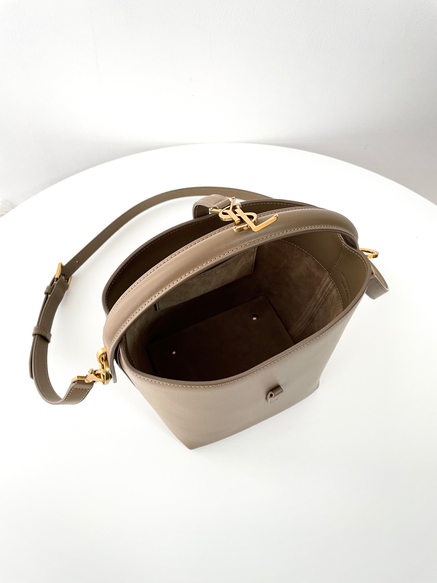 생로랑 LE 37 버킷백 스몰